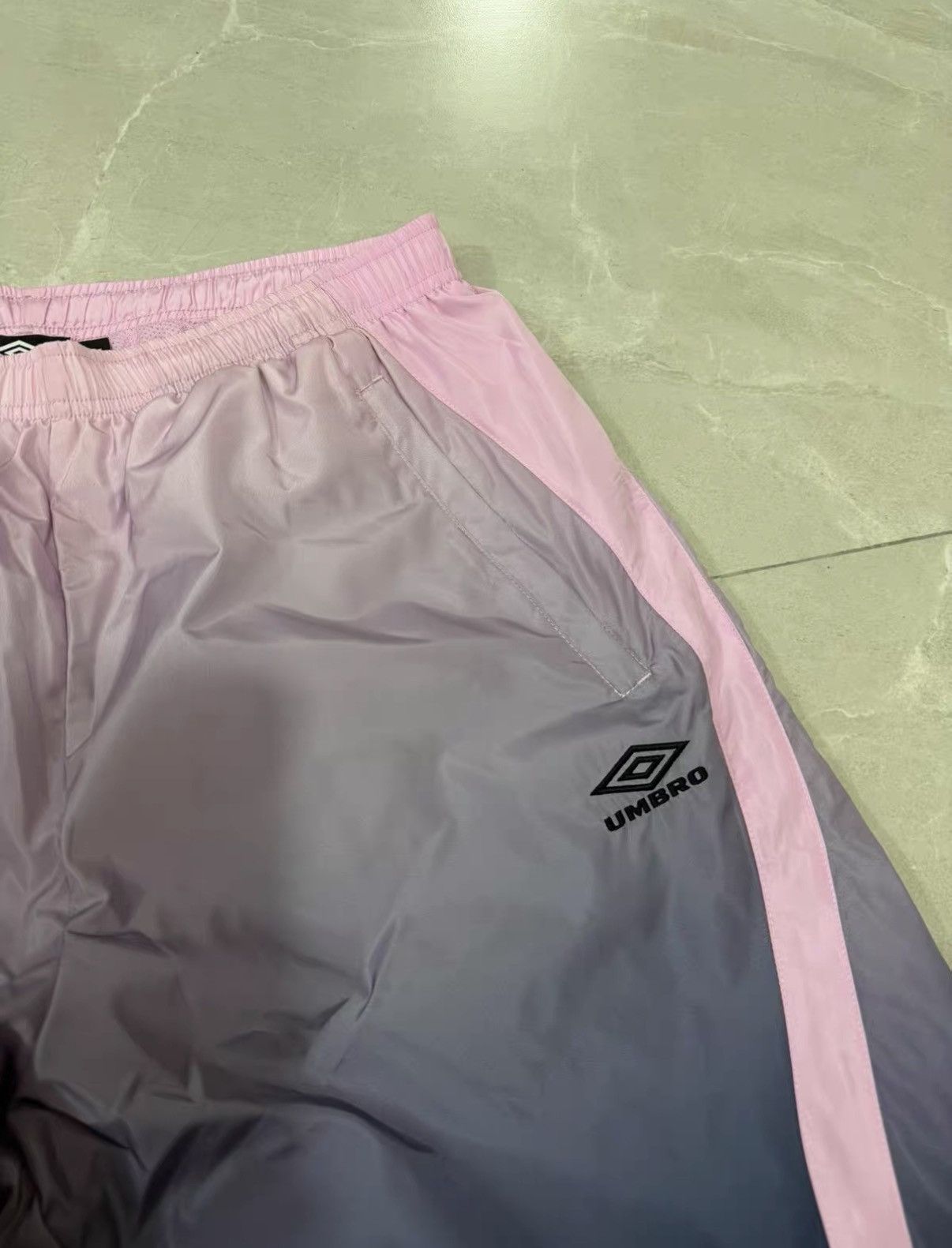 Supreme Supreme Umbro FW25 Week8 Gradient Track Pant J34 Size US 34 / EU 50 - 3 Thumbnail