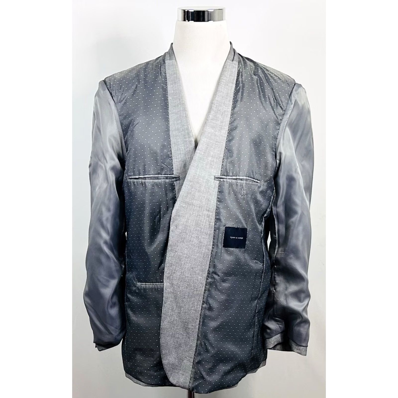 Tommy Hilfiger Tommy Hilfiger Sport Coat Gray Herringbone Linen Blend 44L Two Button Vented Notch Lapel Size US XS / EU 42 / 0 - 7 Thumbnail