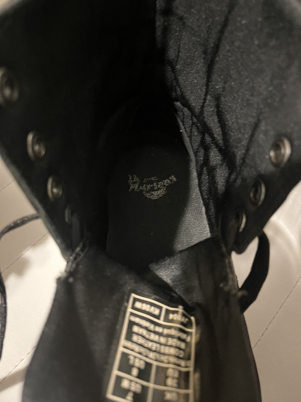 Dr. Martens Unisex Black Leather Dr. Marten Boots Size US 7 / EU 40 - 4 Thumbnail