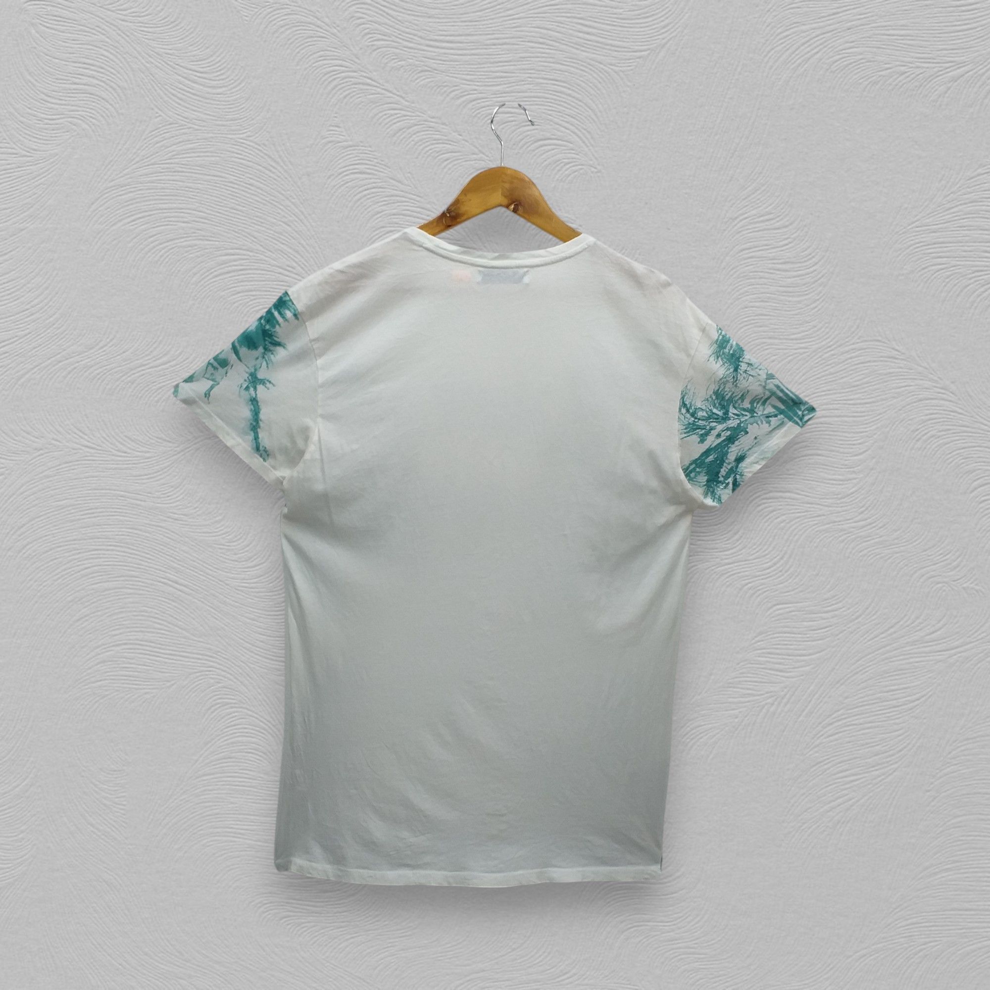 Bershka Bershka Japanese Brand Large Tshirt -E118 Size US S / EU 44-46 / 1 - 2 Thumbnail