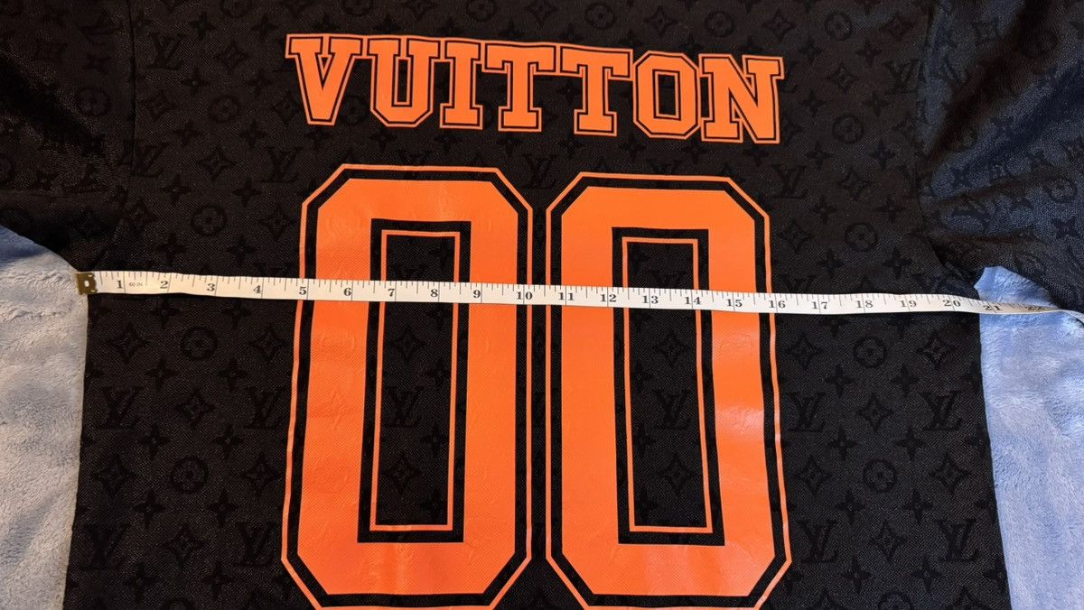 Louis Vuitton Louis Vuitton x Virgil Abloh Sporty V-Neck T-Shirt Size US S / EU 44-46 / 1 - 9 Thumbnail