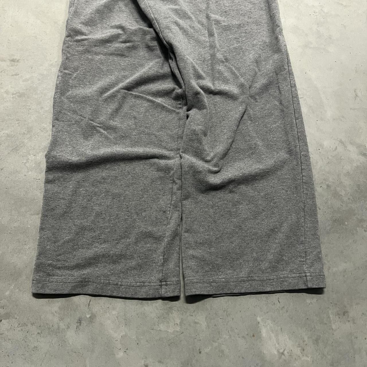 Vintage Vintage Y2K/2000s Baggy Grey Sweatpants with adjustable waistband and a drawstring and pockets! Size US 34 / EU 50 - 4 Thumbnail