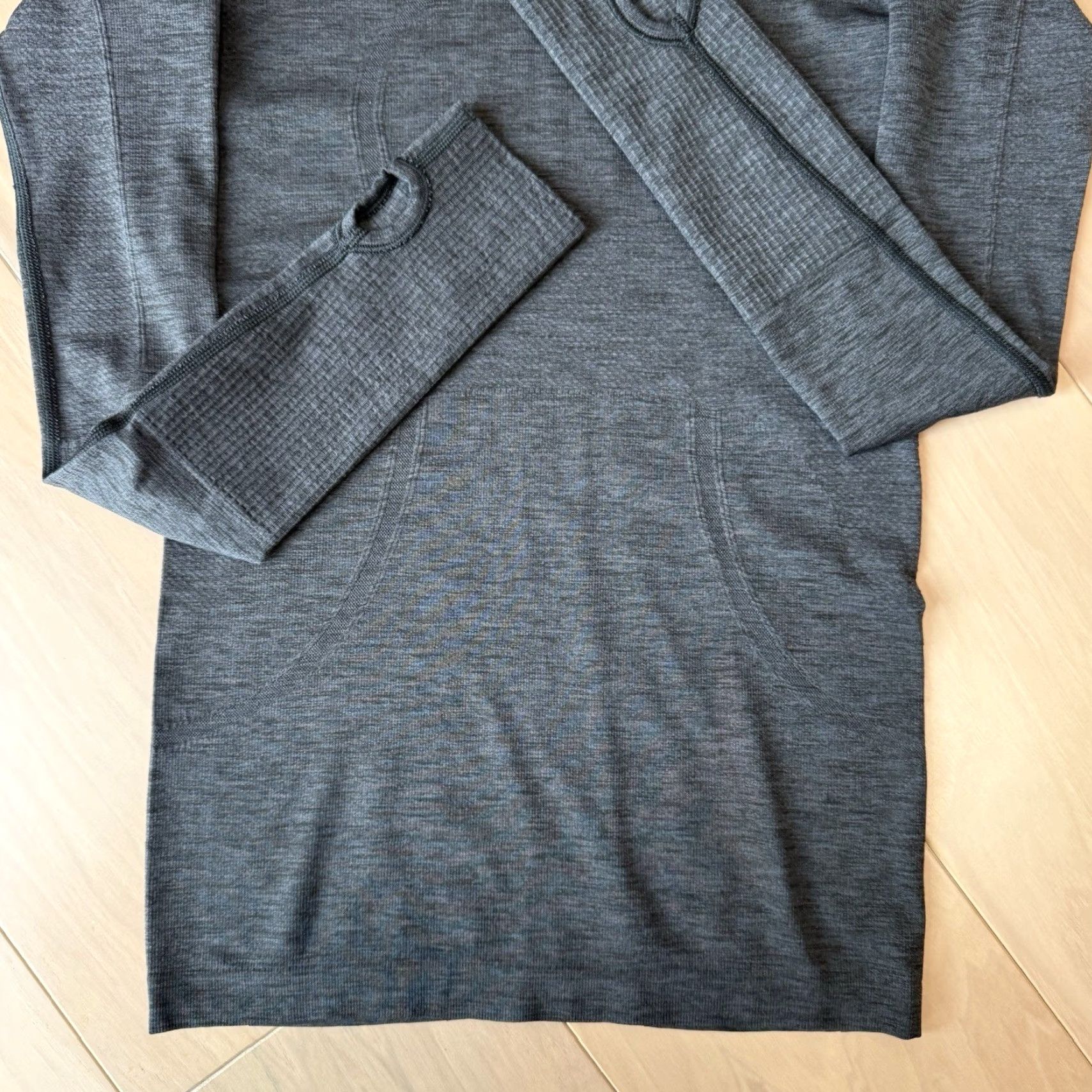 Lululemon Lululemon Metal Vent Shirt 4 Gray Yoga Long Sleeve Athleisure Summer Shirt Womens Size S / US 4 / IT 40 - 5 Thumbnail
