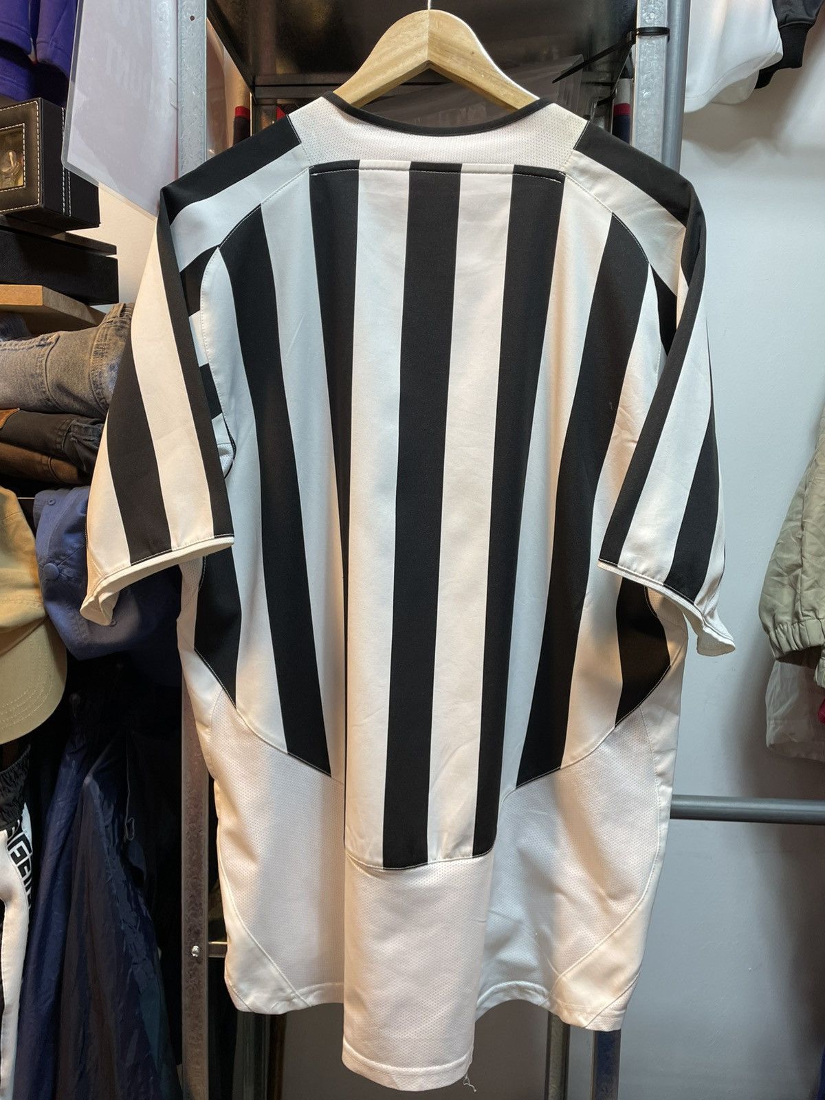 Nike Vintage 2004-2005 Juventus Home Kit Size US L / EU 52-54 / 3 - 3 Thumbnail