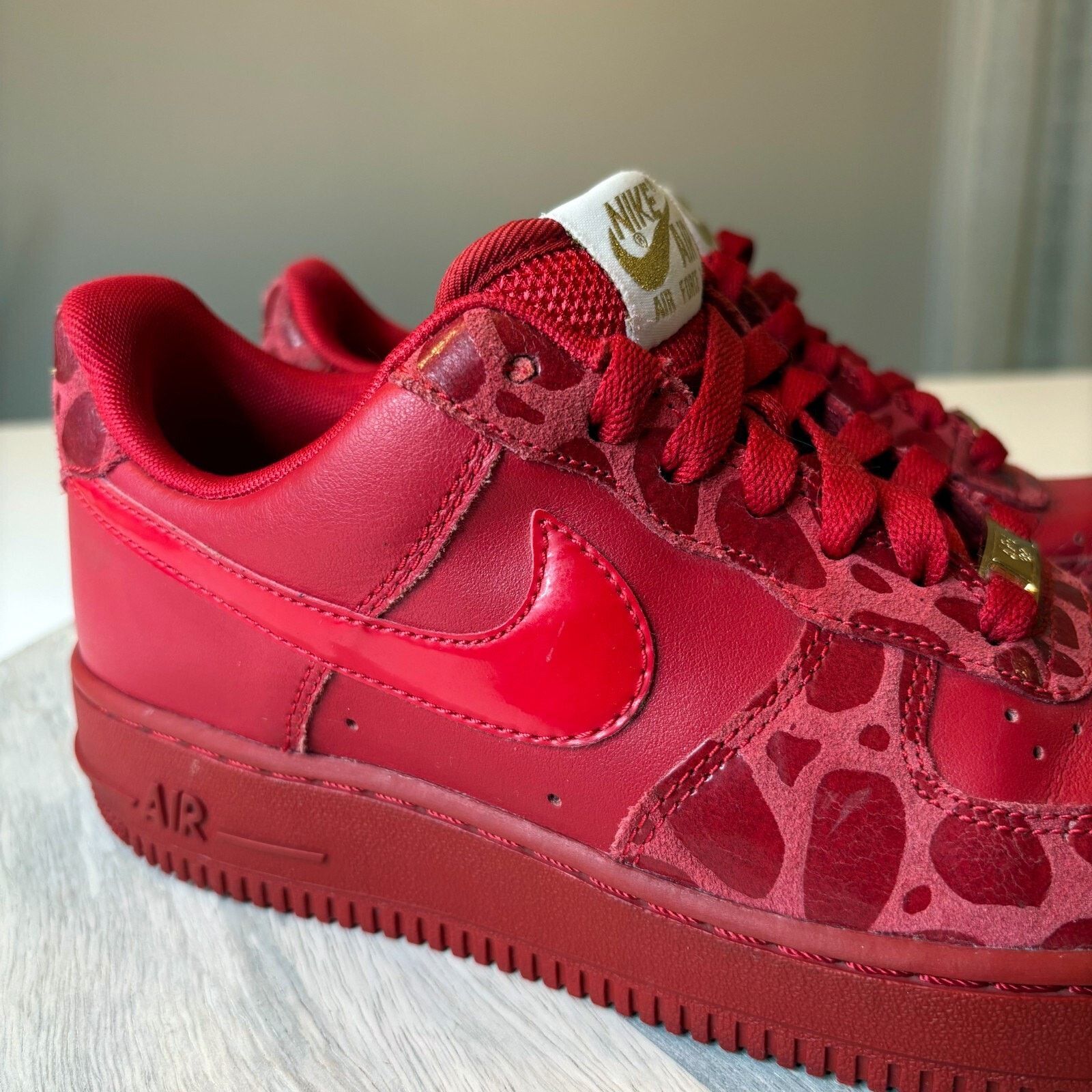 Nike Nike AF1 Valentine's Day Limited Edition Red Sneakers Size 8 Size US 8 / IT 38 - 6 Thumbnail