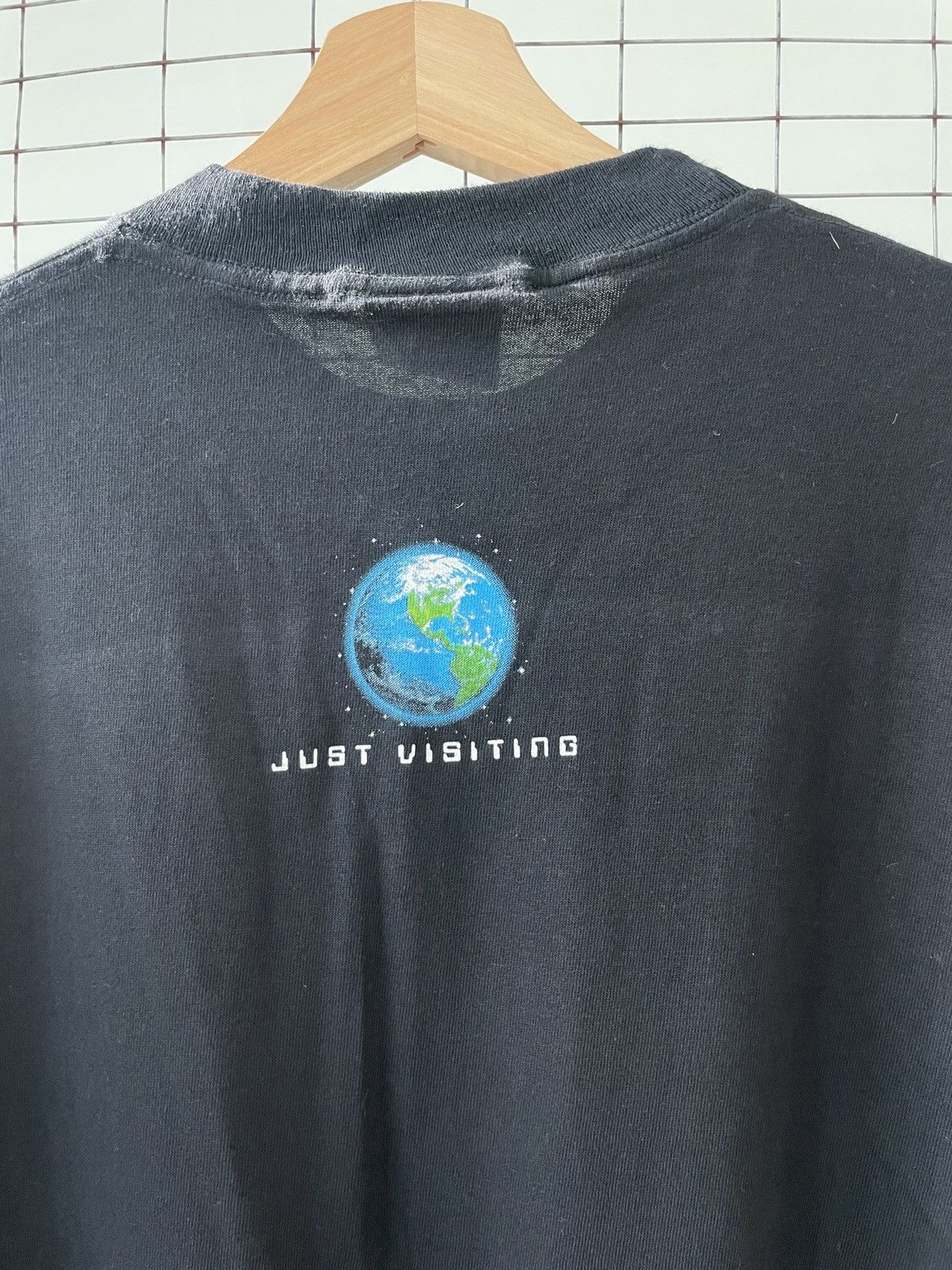 Vintage Vintage 3rd Rock From The Sun T-Shirt Size US XL / EU 56 / 4 - 5 Thumbnail