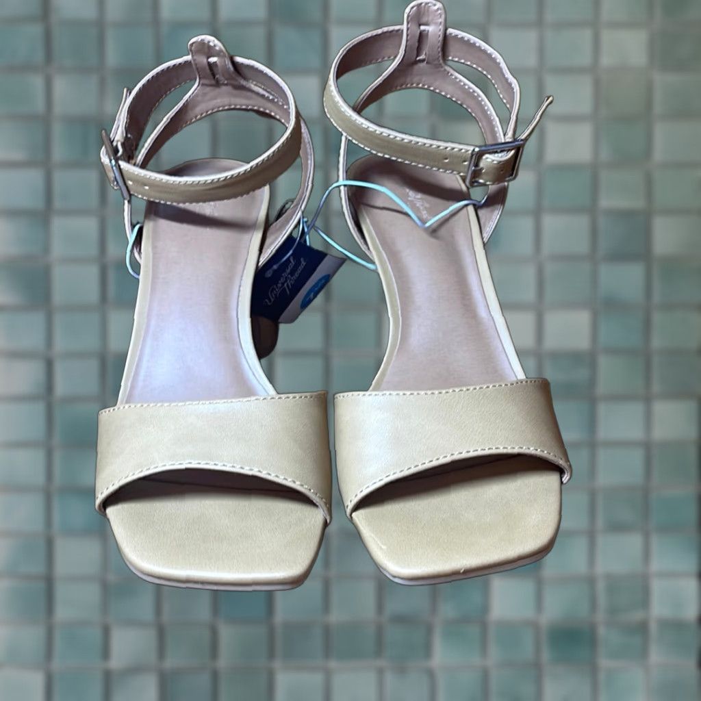 Vintage VINTAGE Universal Thread Women’s Beige Lauren Chunky Heels adjustable ankle strap size 7.5 Tan Womens Heels 3” Size US 8 / IT 38 - 1 Thumbnail