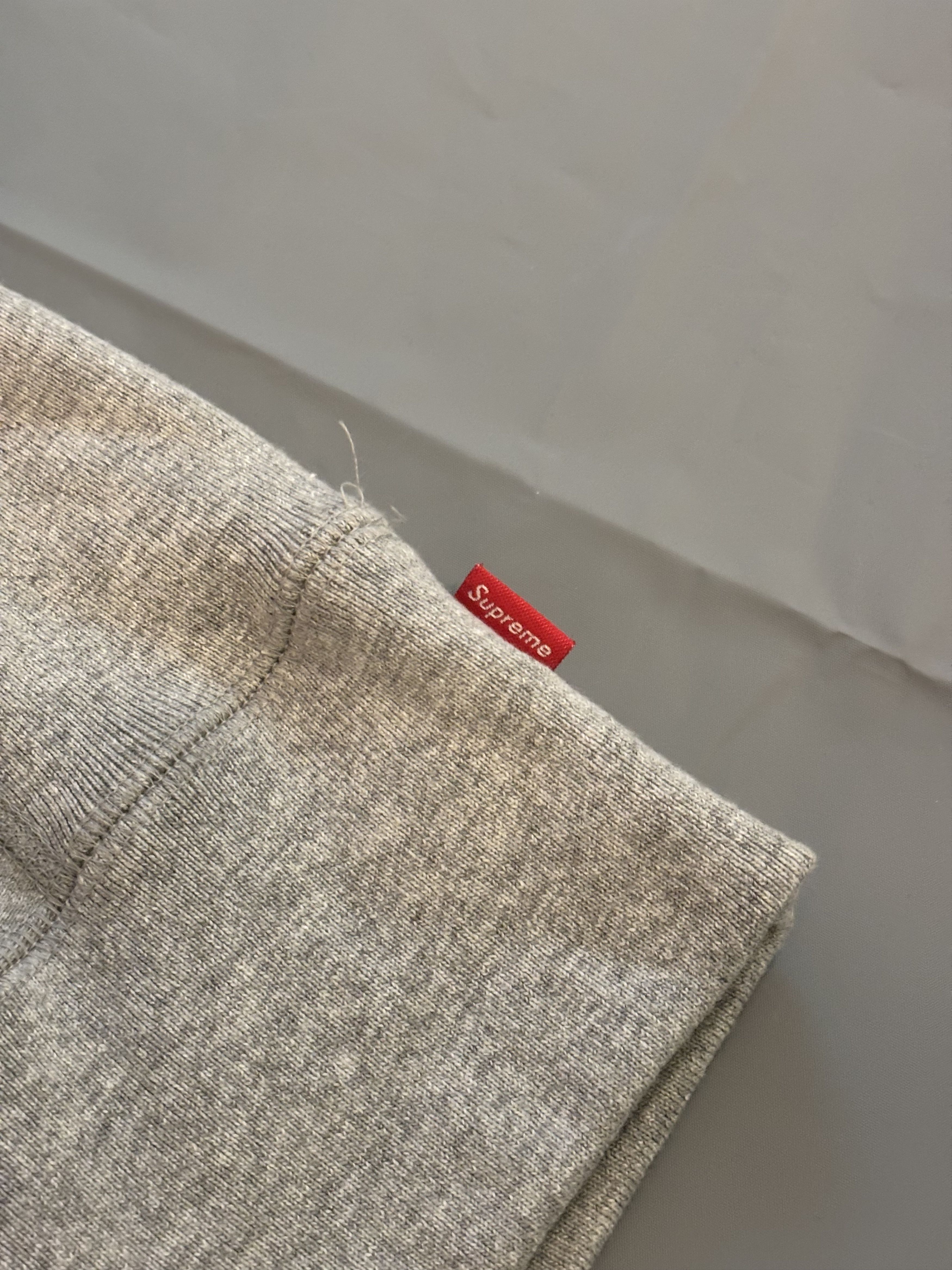 Supreme Sweat à capuche Supreme gris logo orange en tbe Size US L / EU 52-54 / 3 - 5 Thumbnail