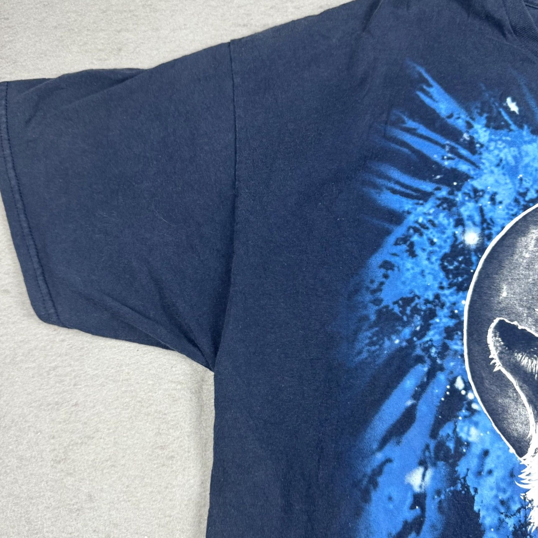 Gildan Gildan Mens Shirt 2XL Wolf Moon Graphic Tee Blue Black Wildlife Size US XXL / EU 58 / 5 - 3 Thumbnail