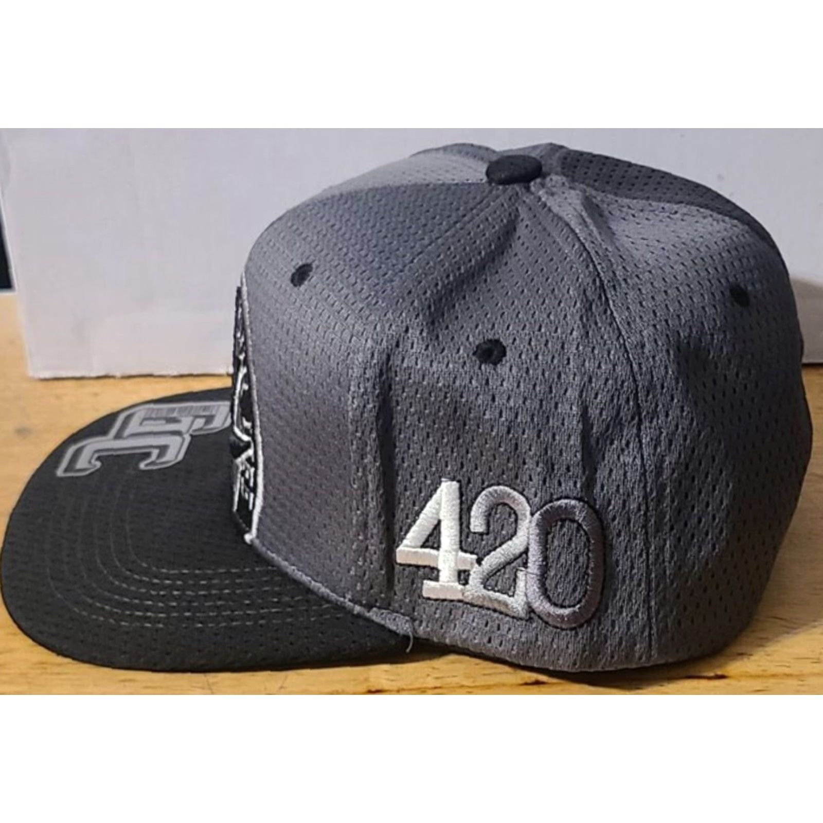 Brandblack MARIJUANA LEAF 420 LIGHT UP YOUR LIFE SNAPBACK BASEBALL CAP GRAY AND BLACK Size ONE SIZE - 2 Thumbnail