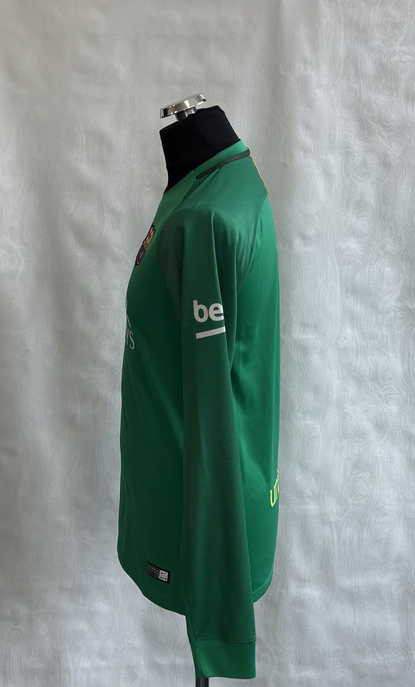 Nike FC Barcelona 2016/2017 Elias #1 Nike Goalkeeper Shirt Size S Size US S / EU 44-46 / 1 - 3 Thumbnail