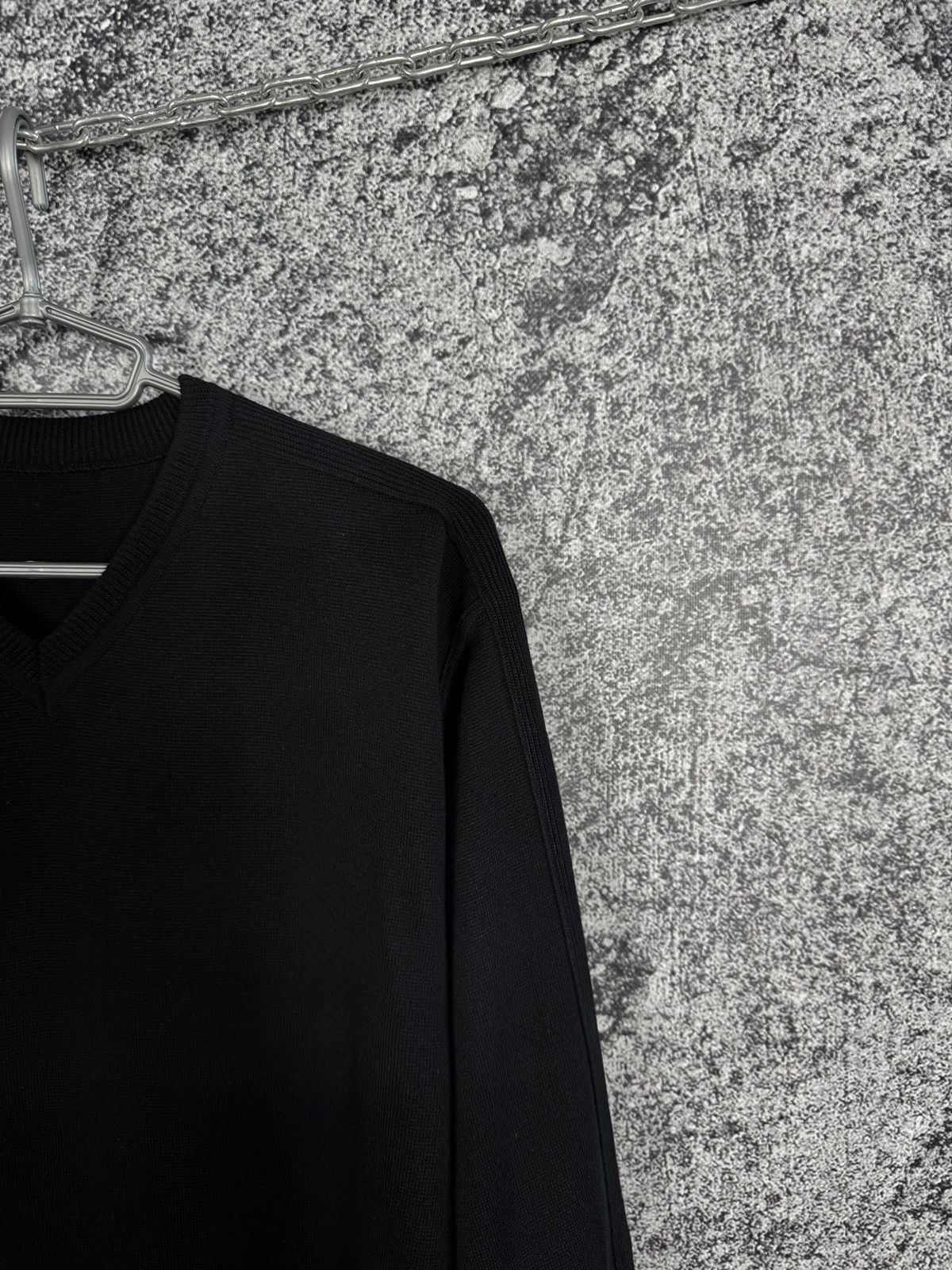 Carlo Colucci Carlo Colucci V-Neck Black Wool Sweater Pullover Size 54 Size US L / EU 52-54 / 3 - 2 Thumbnail