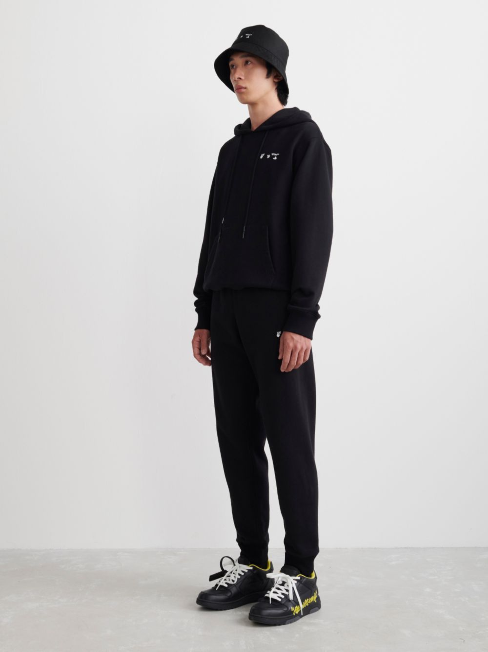 Off-White o1gr1nt1124 Ow Logo Slim Cuffed Sweatpant in Black Size US 28 / EU 44 - 5 Thumbnail