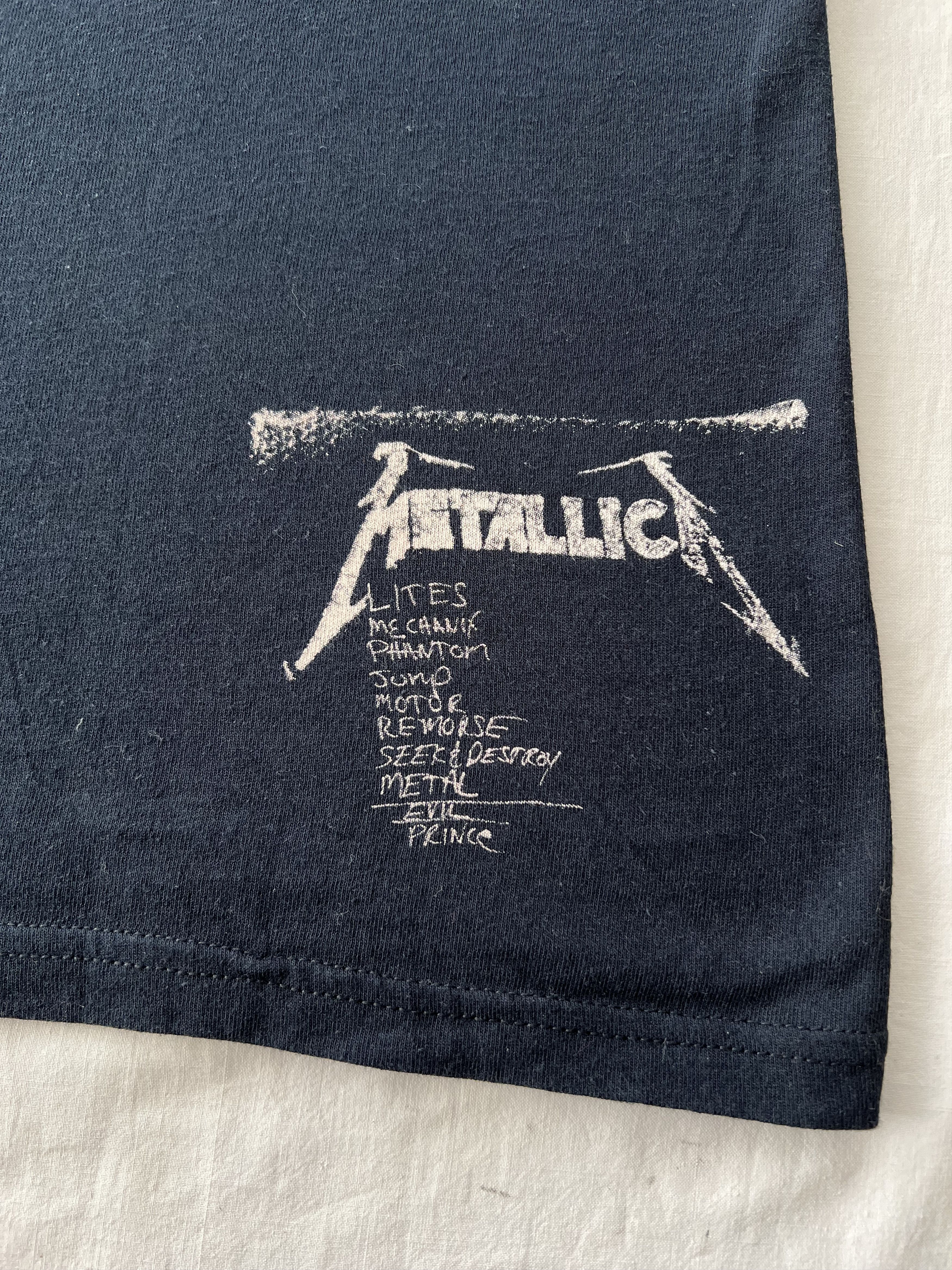 Band Tees Vintage 2006 Metallica Flying V Guitar Rock Band Y2k T-shirt Size US L / EU 52-54 / 3 - 12 Thumbnail