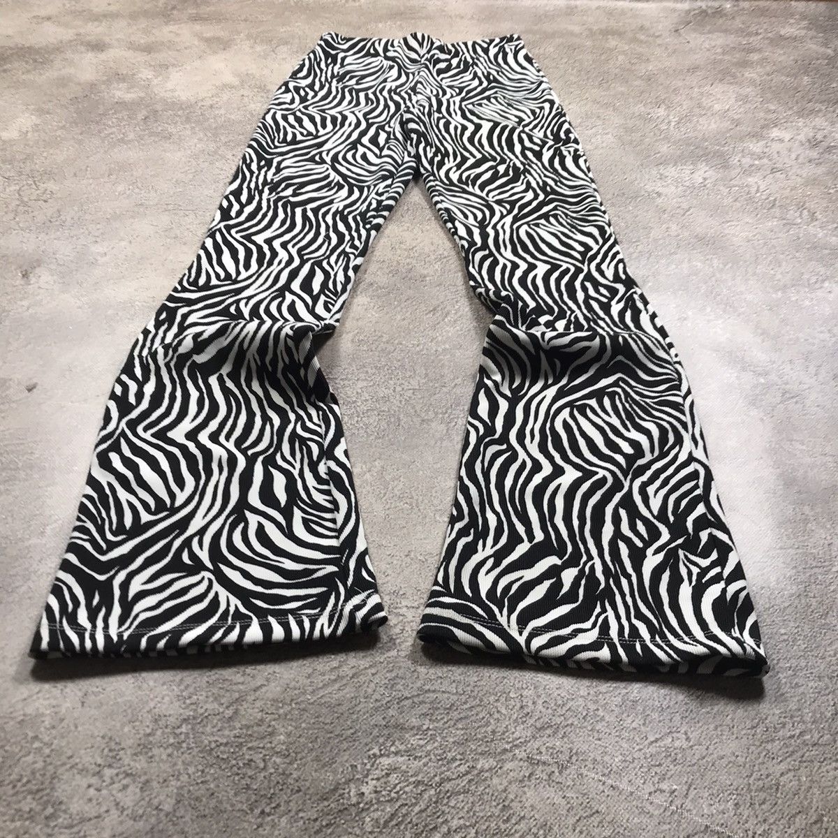 Vintage Vintage Y2K Zebra Print Flared Sweatpants Rave Streetwear 26 Size 26" / US 2 / IT 38 - 1 Thumbnail