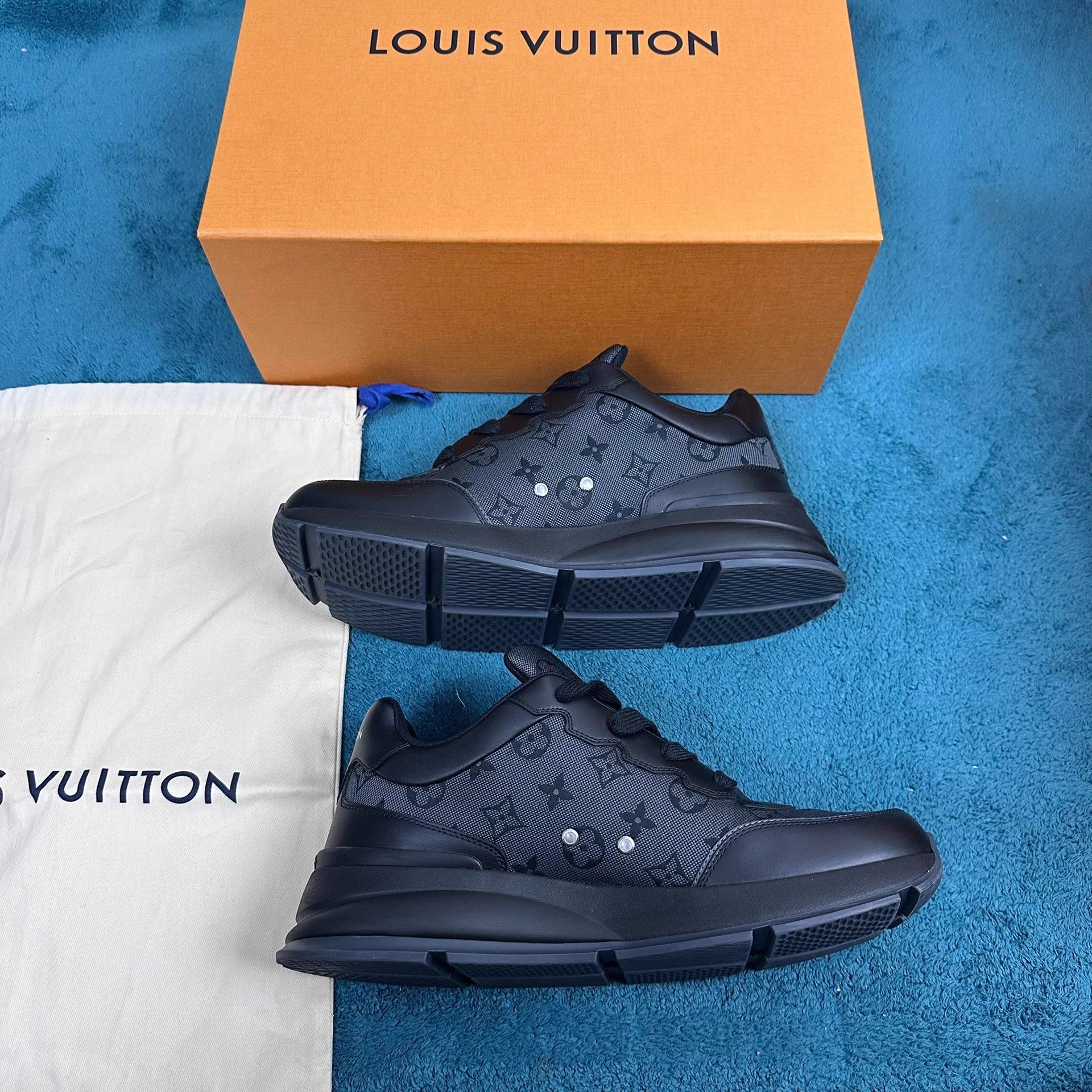 Louis Vuitton LV Calfskin All Over Jacquard Low Top Black US8/42 Size US 9 / EU 42 - 3 Thumbnail