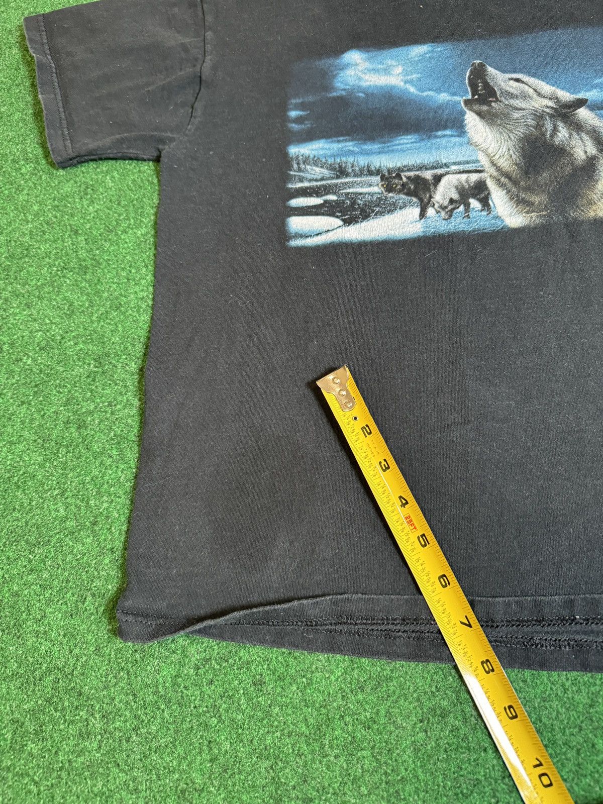 Vintage Vintage 90s Wolf Pack Wolves Howling Nature T Shirt Size M / US 6-8 / IT 42-44 - 7 Thumbnail