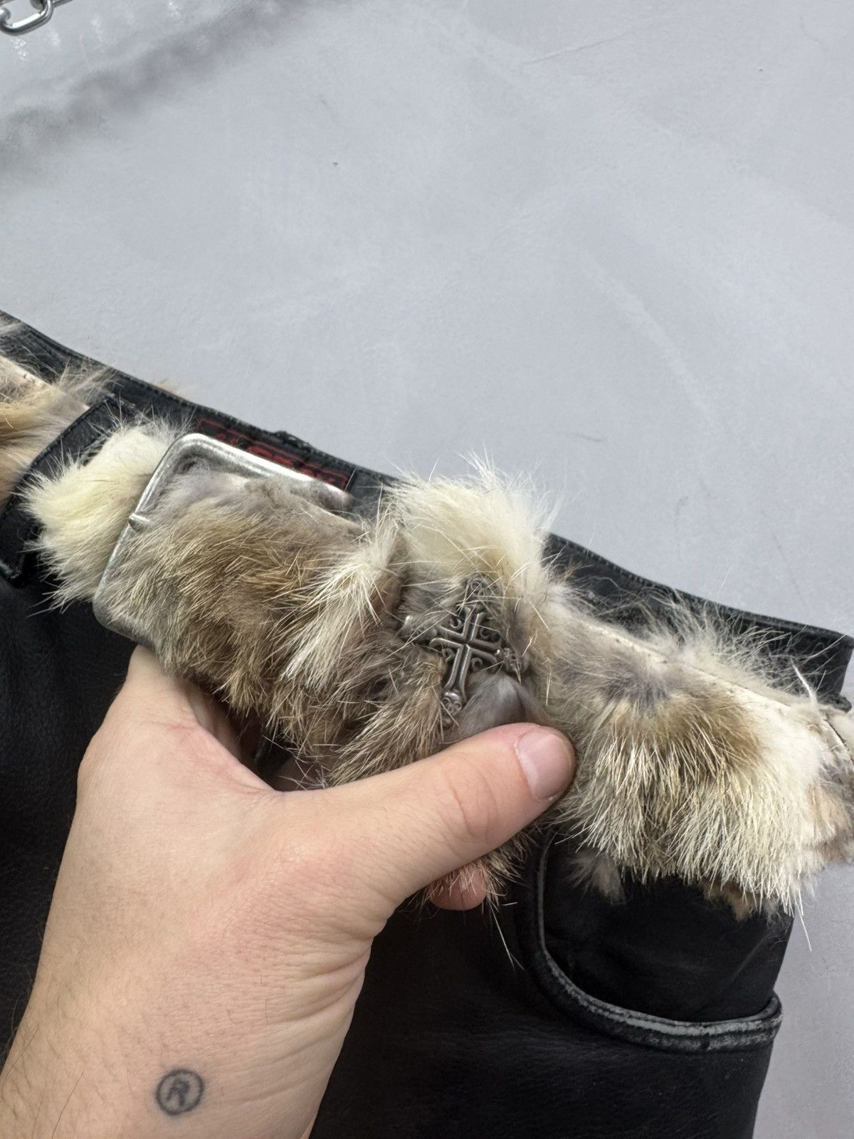 Other Rare real fur fuzzy japa ese crosses belt hedi slimane y2k Size ONE SIZE - 8 Thumbnail