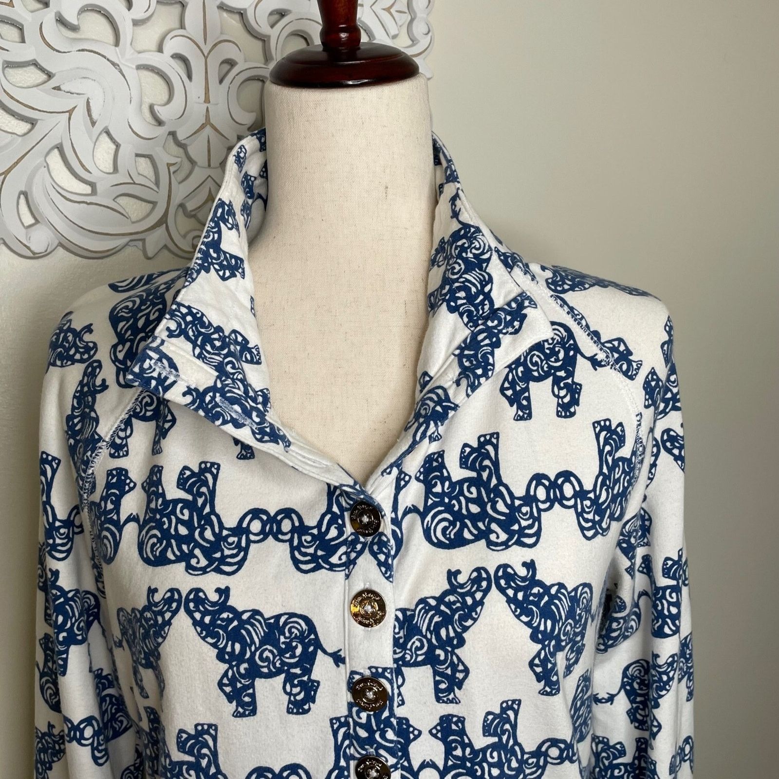 Lilly Pulitzer Lilly Pulitzer M Henley Pullover Sweatshirt BLUE Elephants Size M / US 6-8 / IT 42-44 - 8 Thumbnail