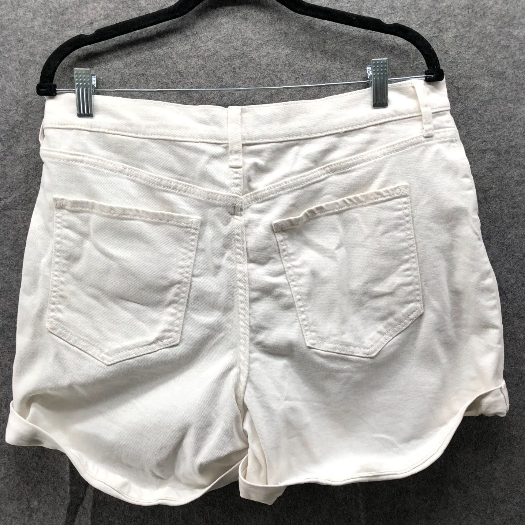 Banana Republic Banana Republic 4'' High Rise Straight Denim Shorts Womens 31 / 12 White Size 34" / US 12 / IT 48 - 2 Thumbnail