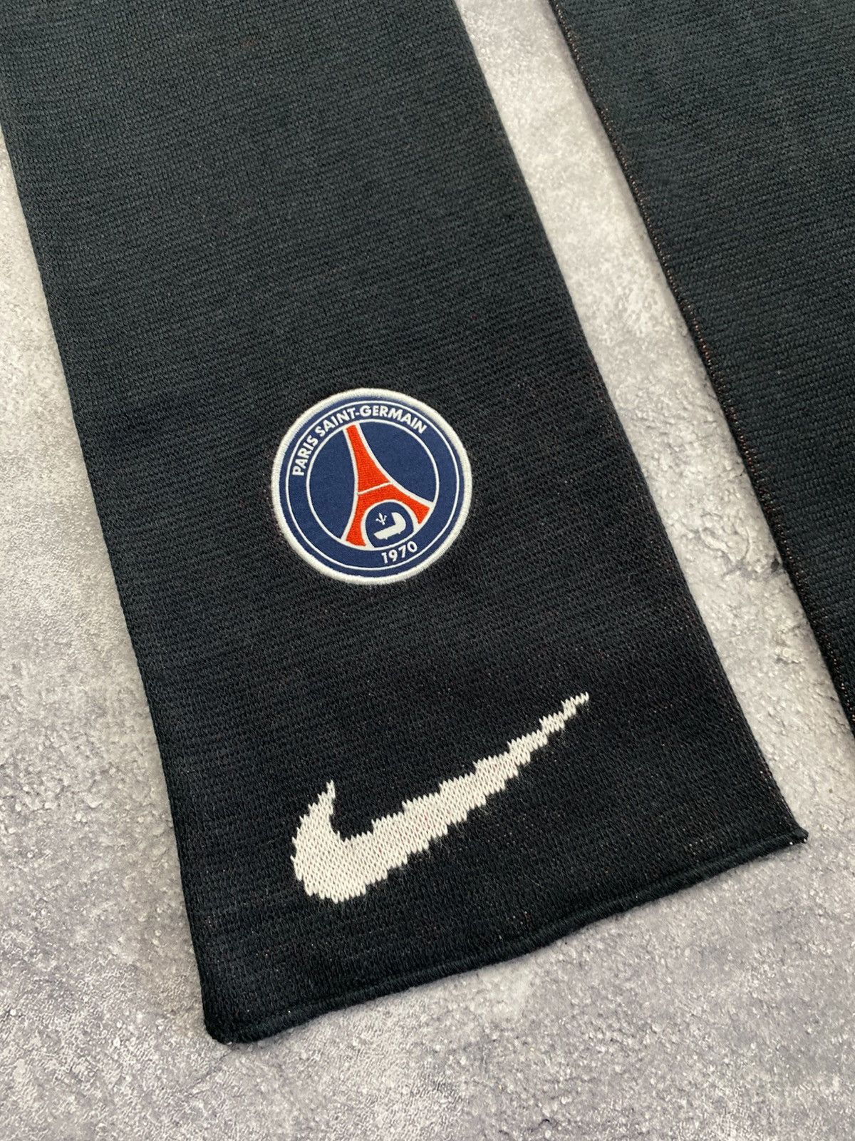 Nike Vintage Nike Paris Saint Germain Scarf PSG Rare Soccer Y2K Size ONE SIZE - 10 Thumbnail