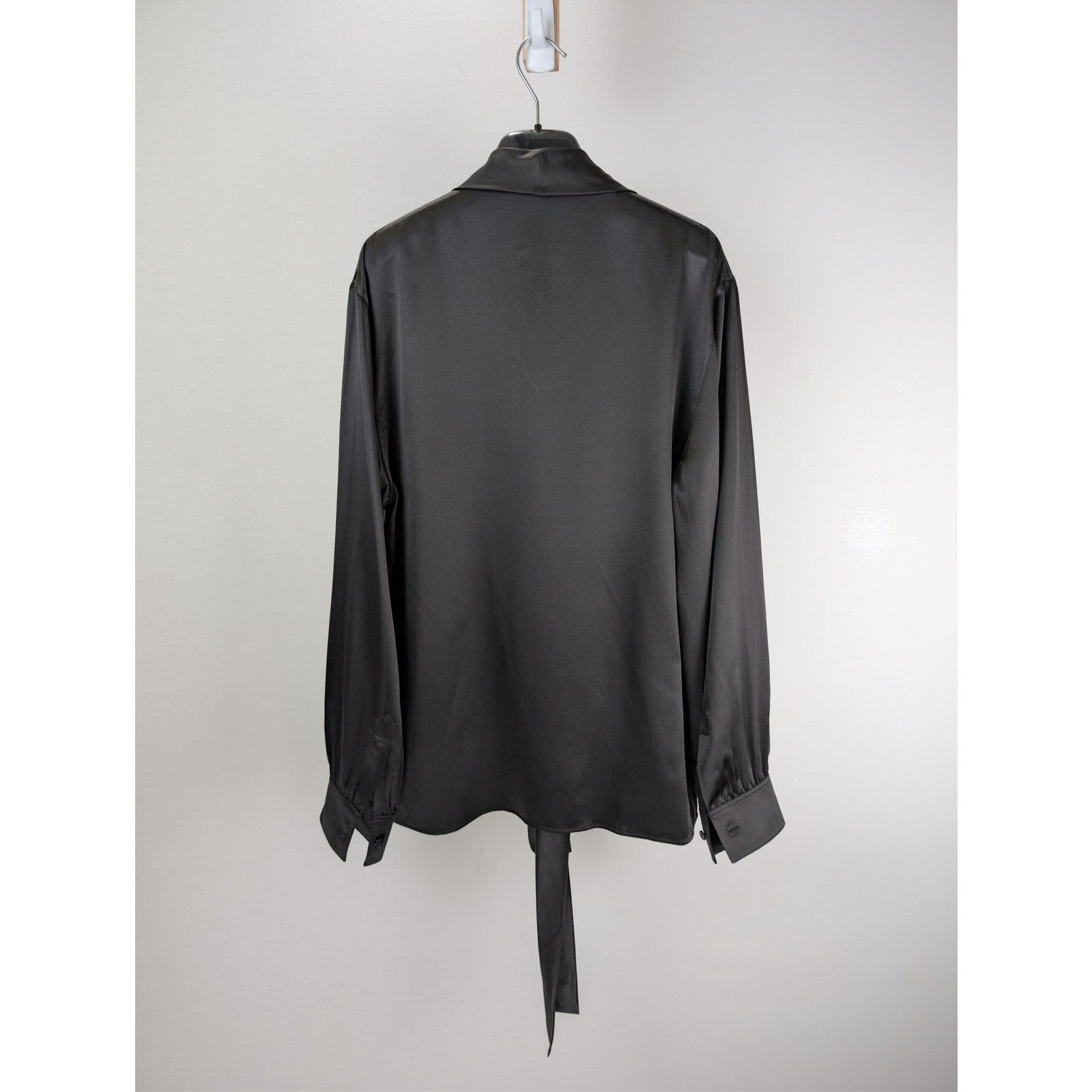Saint Laurent Paris o1rshd1 silk shirt with a bow at the neck in Black Size US S / EU 44-46 / 1 - 10 Thumbnail