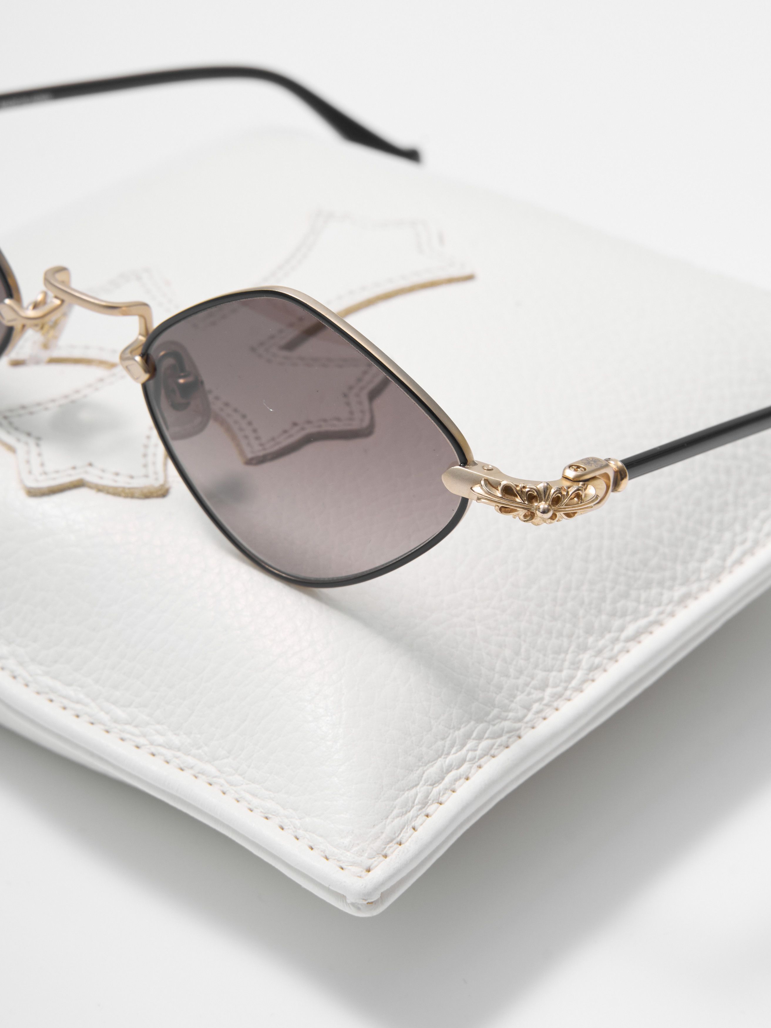 Chrome Hearts CHROME HEARTS DIAMOND DOG SUNGLASSES Size ONE SIZE - 10 Thumbnail