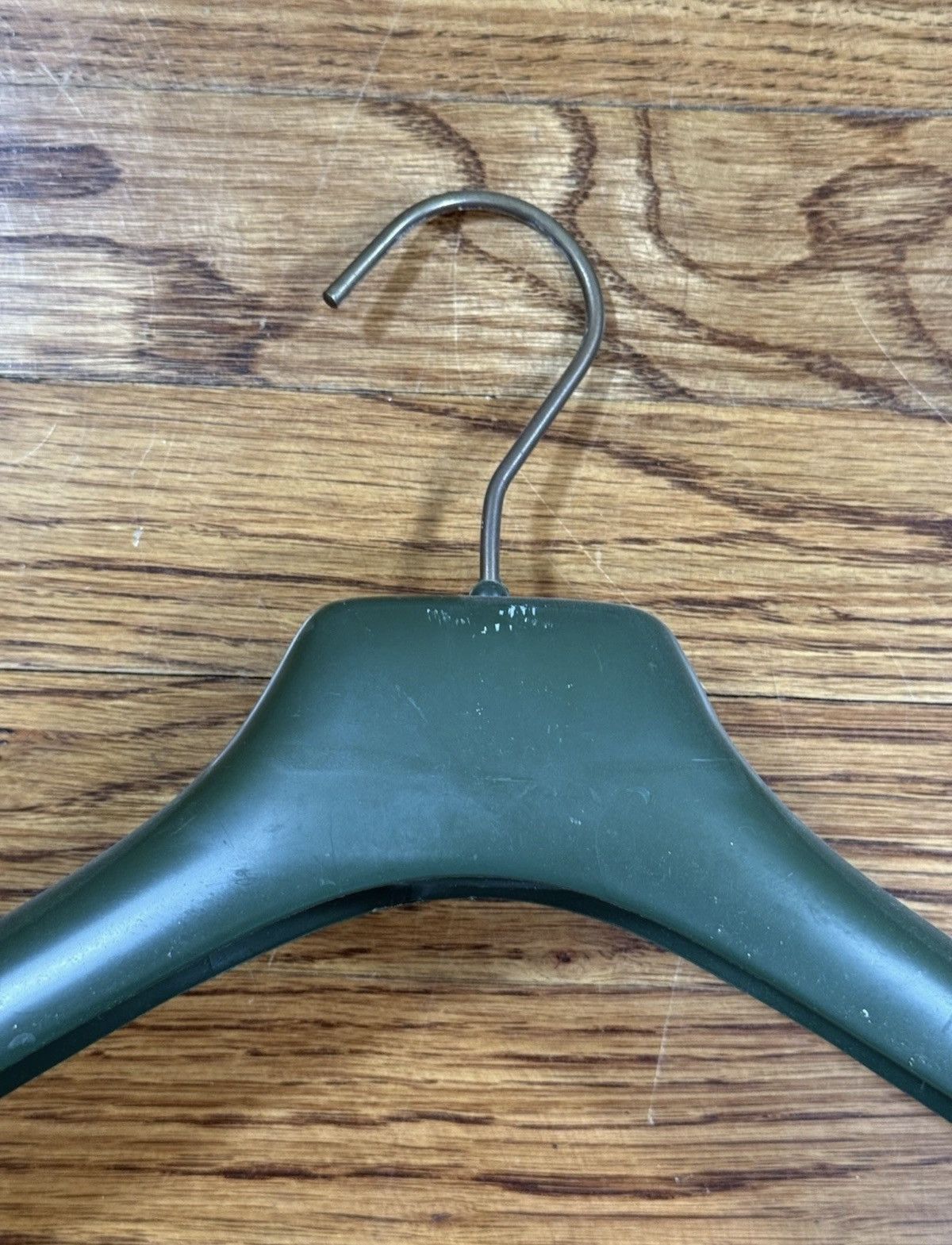 Gucci Gucci Hanger Green Pants And Shirt Hanger Lightly Used Size ONE SIZE - 4 Thumbnail