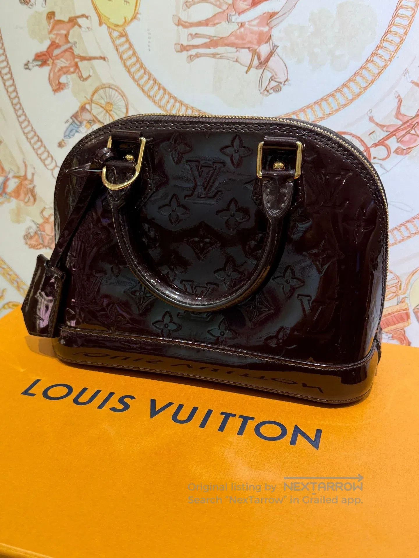 Louis Vuitton LV Women's Red Patent Leather Shell Bag. Size ONE SIZE - 2 Thumbnail