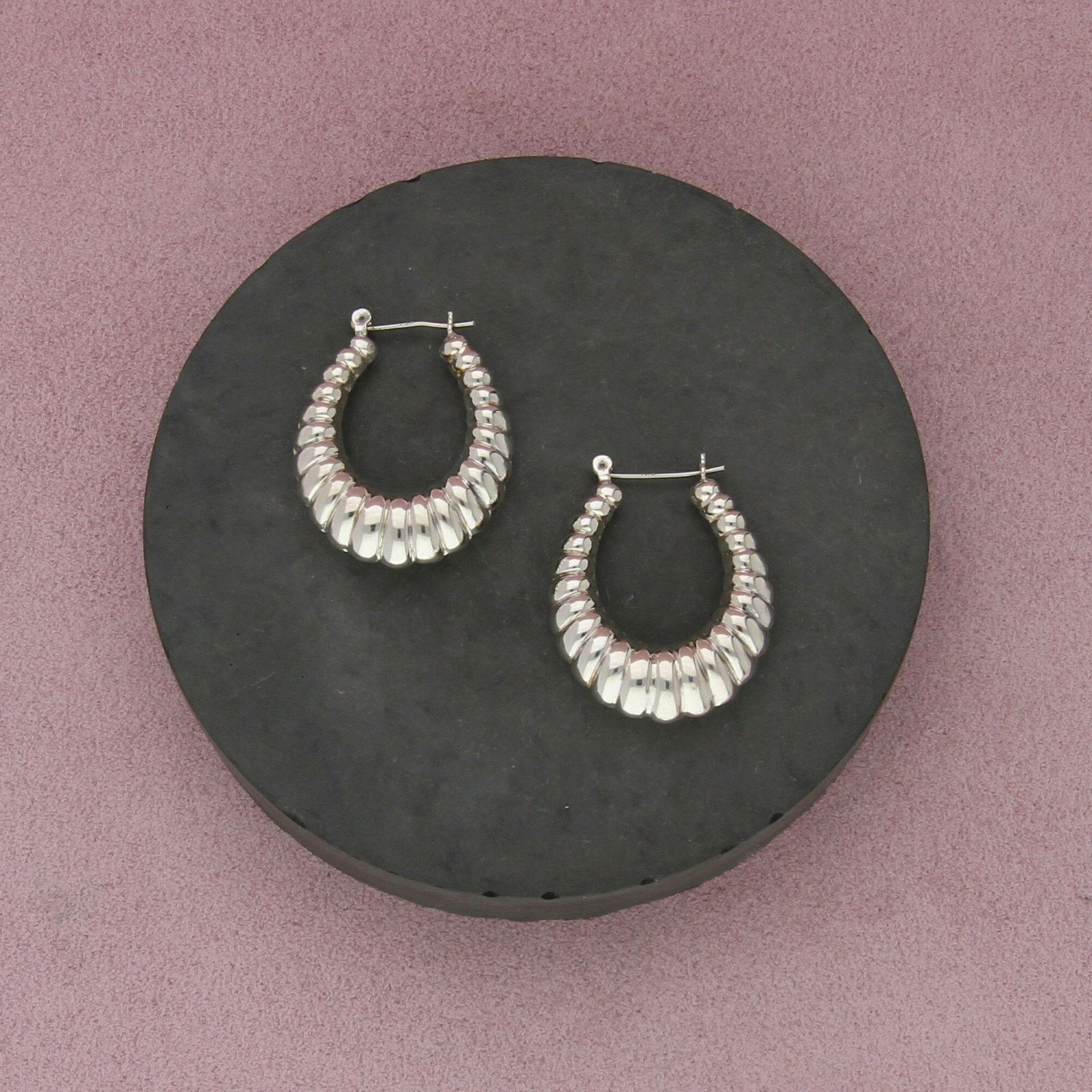 Sterling Silver sterling silver vintage puffy scalloped shrimp hoop earrings Size ONE SIZE - 1 Thumbnail