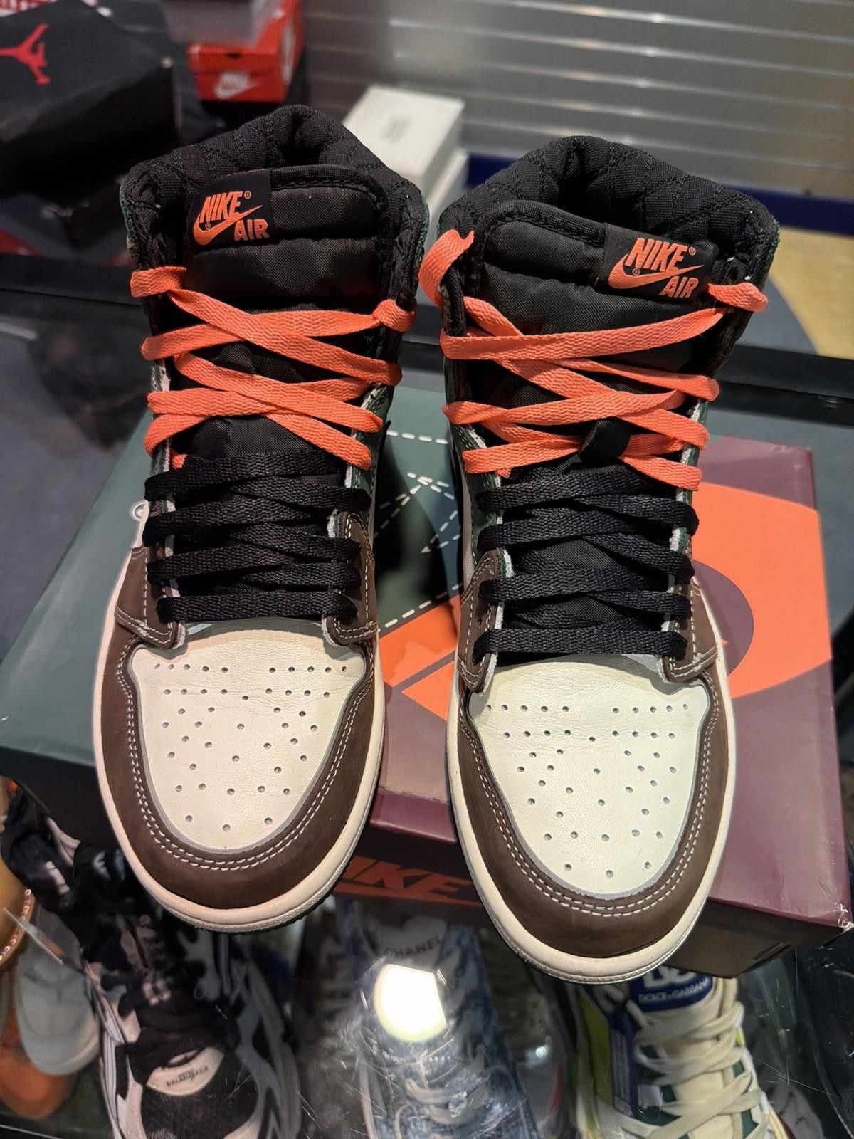 Jordan Brand Nike Air Jordan 1 Retro High OG Hand Crafted Shoes (8.5) Size US 8.5 / EU 41-42 - 7 Thumbnail