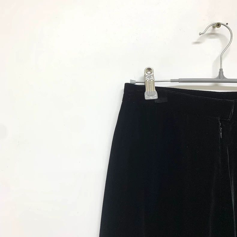Dior Christian Dior Black Velvet Skirt Size M-2505 Size 30" / US 8 / IT 44 - 7 Thumbnail