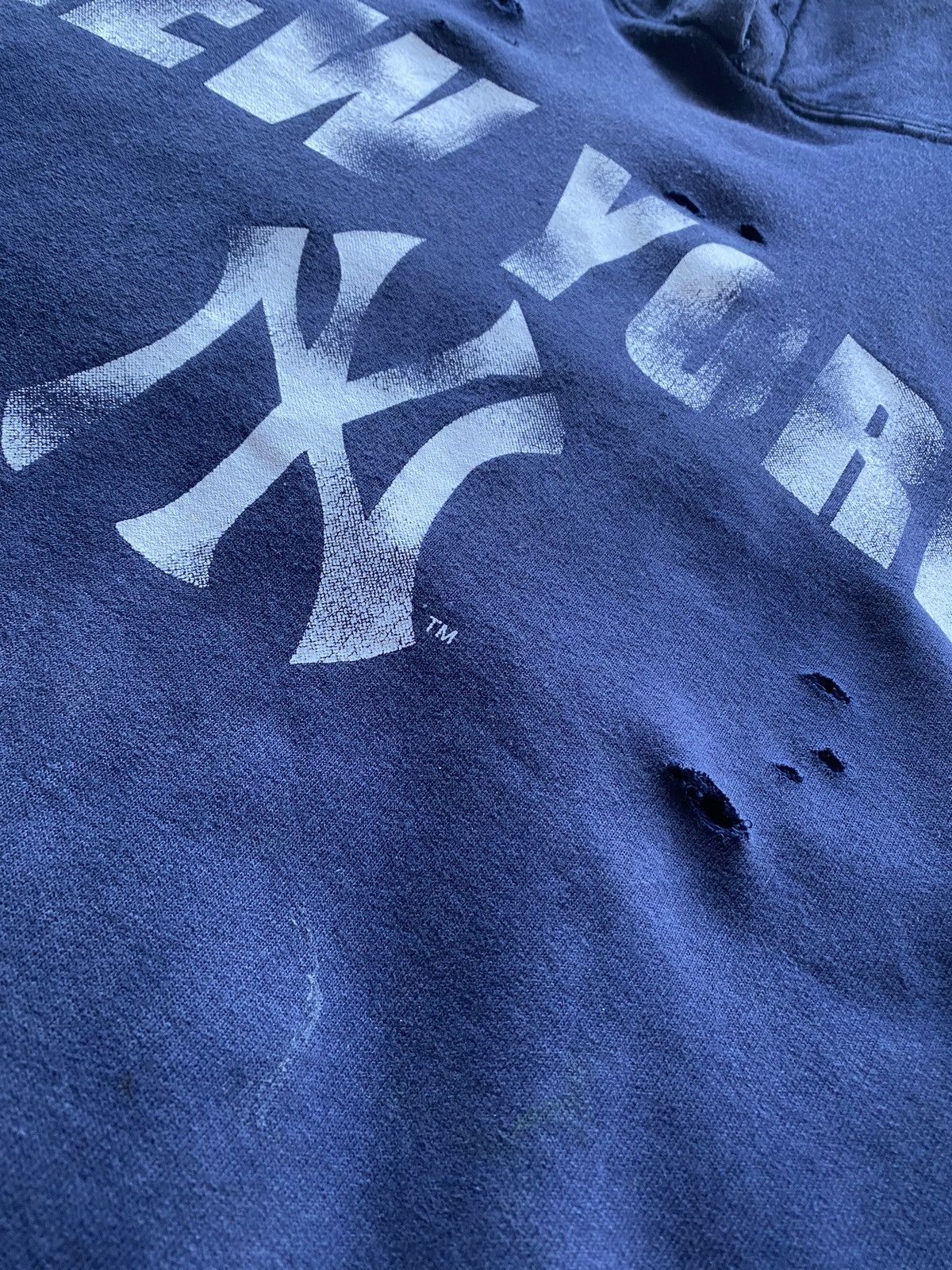 New York Yankees 🔥New York Yankees Vntg Distressed Hoodie mens xl rare Size US XL / EU 56 / 4 - 22 Thumbnail
