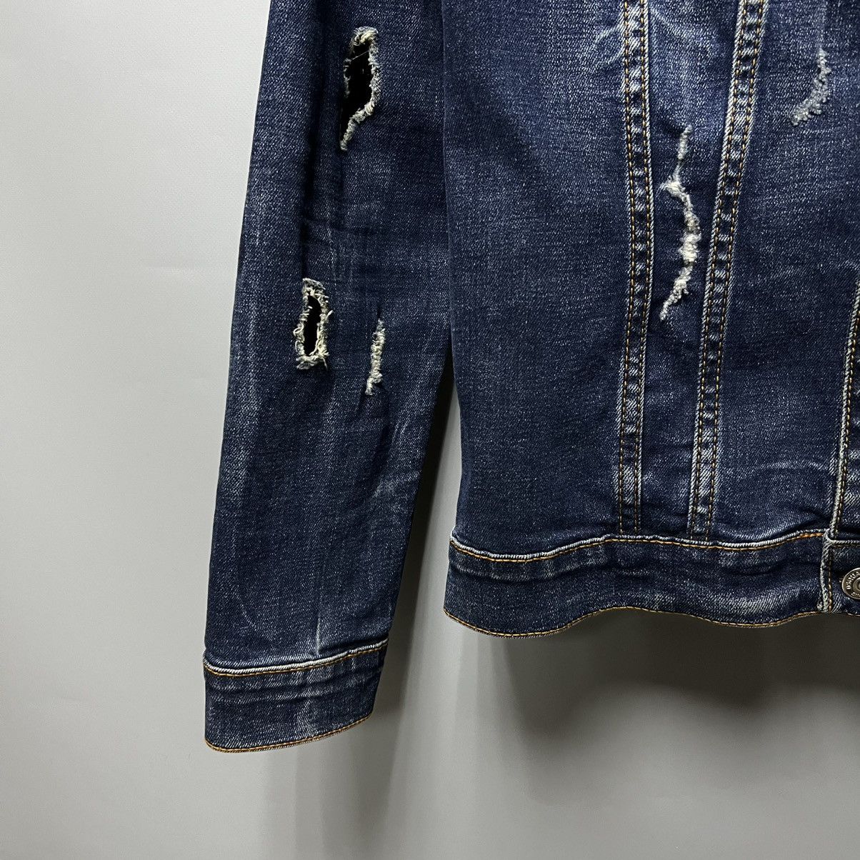 Dsquared2 Dsquared2 Women's Distressed Denim Jacket Size S Size S / US 4 / IT 40 - 9 Thumbnail