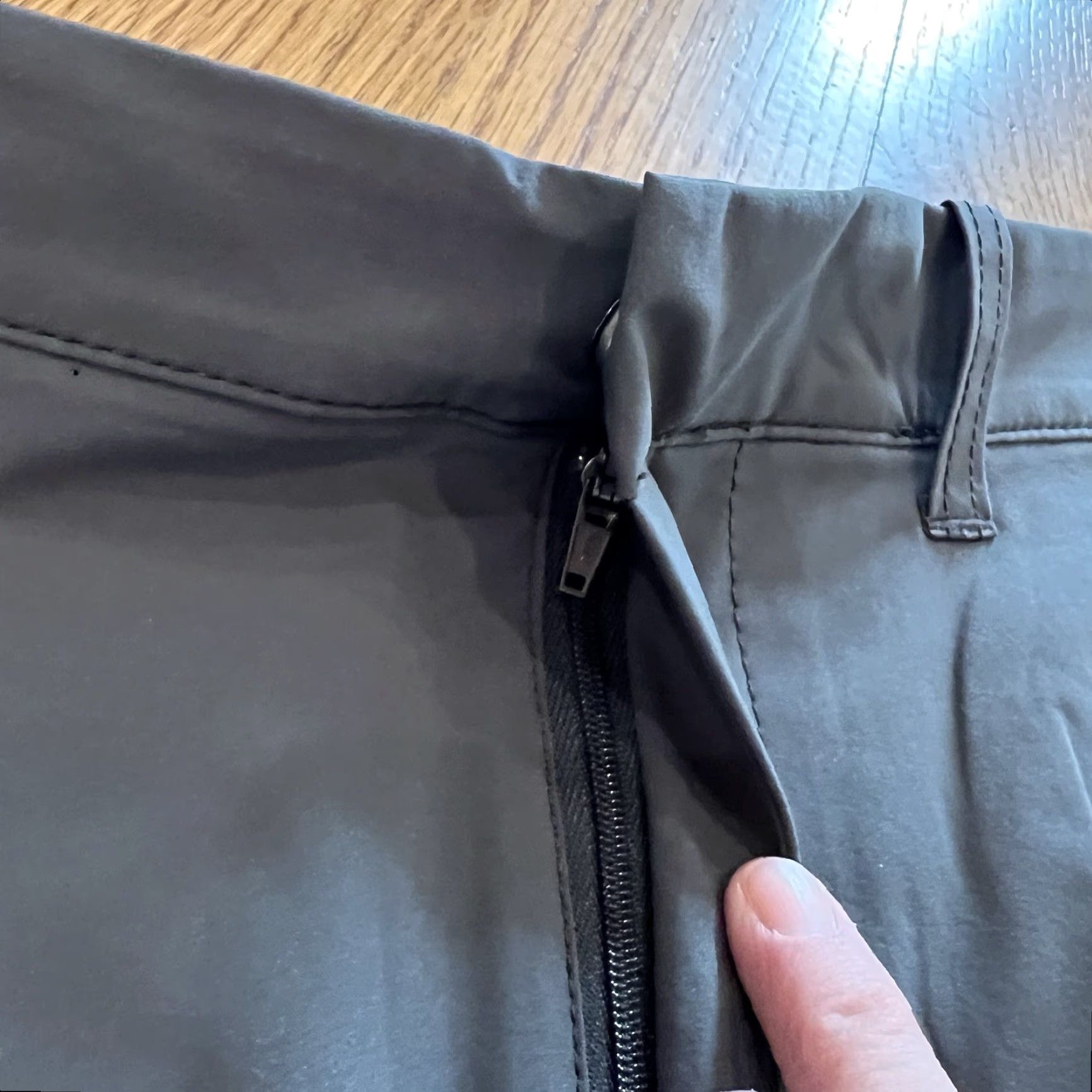 J.Crew J. Crew Men's Stretch Chino Shorts 9" Inseam Size 32 Dark Gray Golf Walking - Regular Fit, Zip Closure, Nylon Elastane, Preppy Theme, Men’s Shorts Size US 32 / EU 48 - 3 Thumbnail