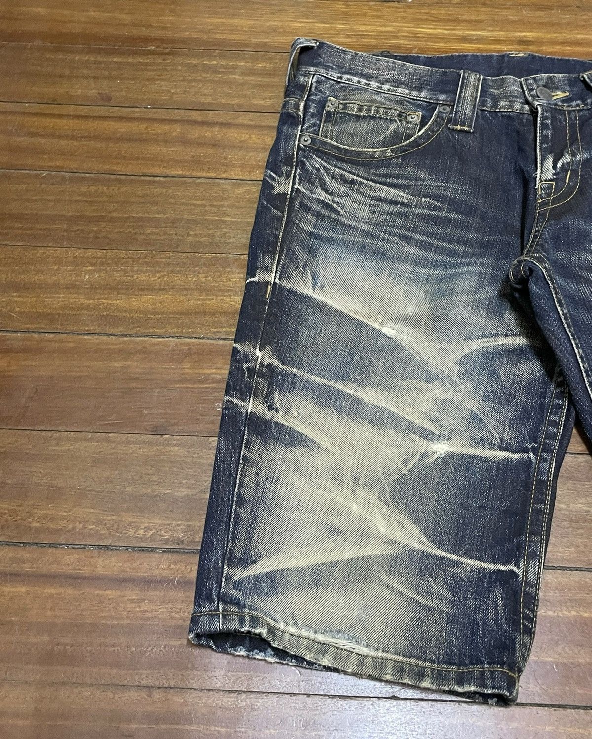 Le Grande Bleu (L.G.B.) Very Rare Design Vintage Tornado Mart Distressed Jeans 2000s Size US 33 - 5 Thumbnail