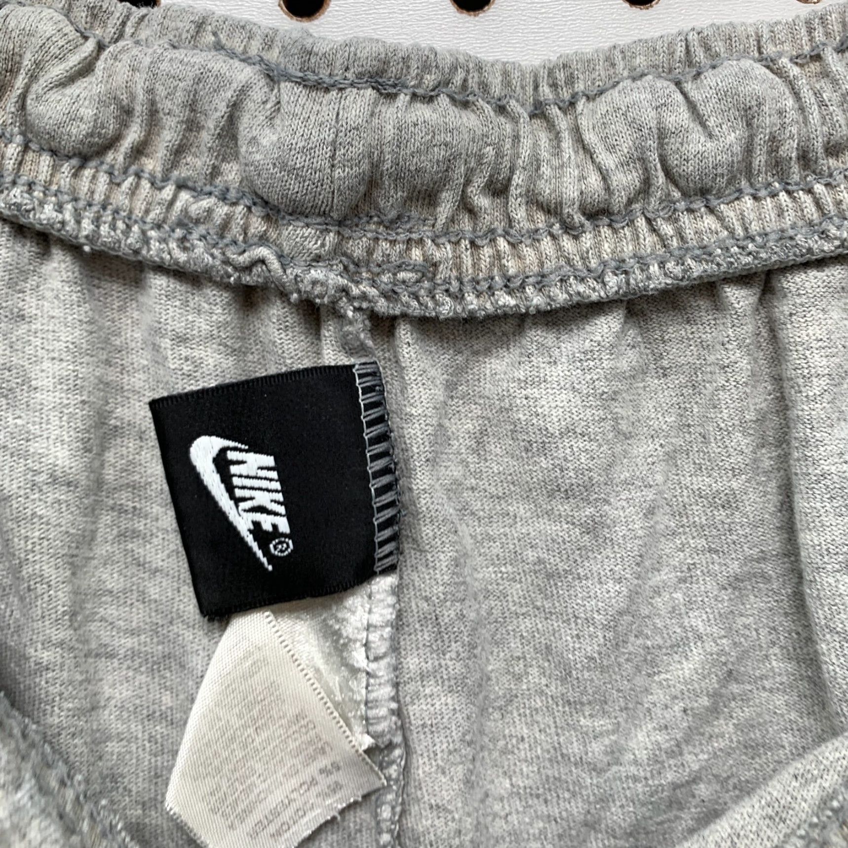 Nike VINTAGE Nike Basketball Shorts Men L Gray Embroidered Swoosh 32x9.5 90s Black Tag Athletic Size US 33 - 7 Thumbnail