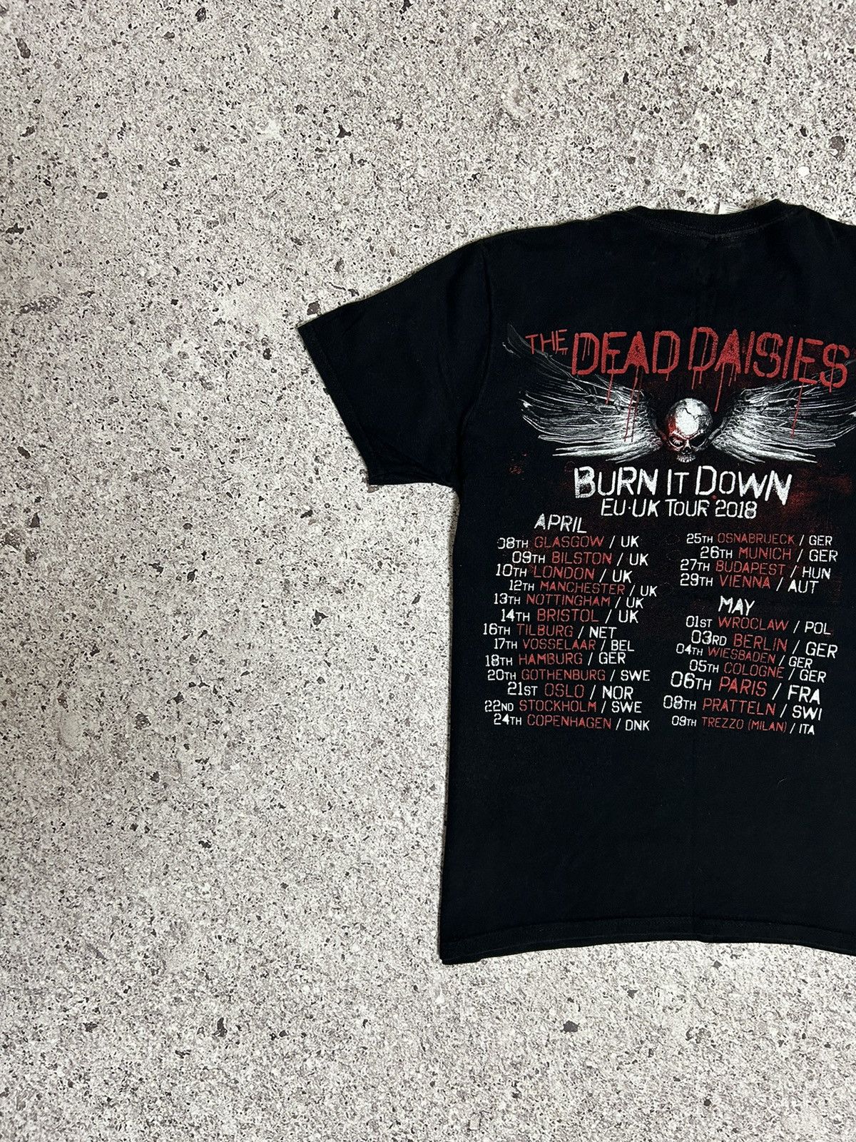 Band Tees The Dead Daisies Burn It Down Tour Band Rock 2018 T-Shirt Size US M / EU 48-50 / 2 - 5 Thumbnail