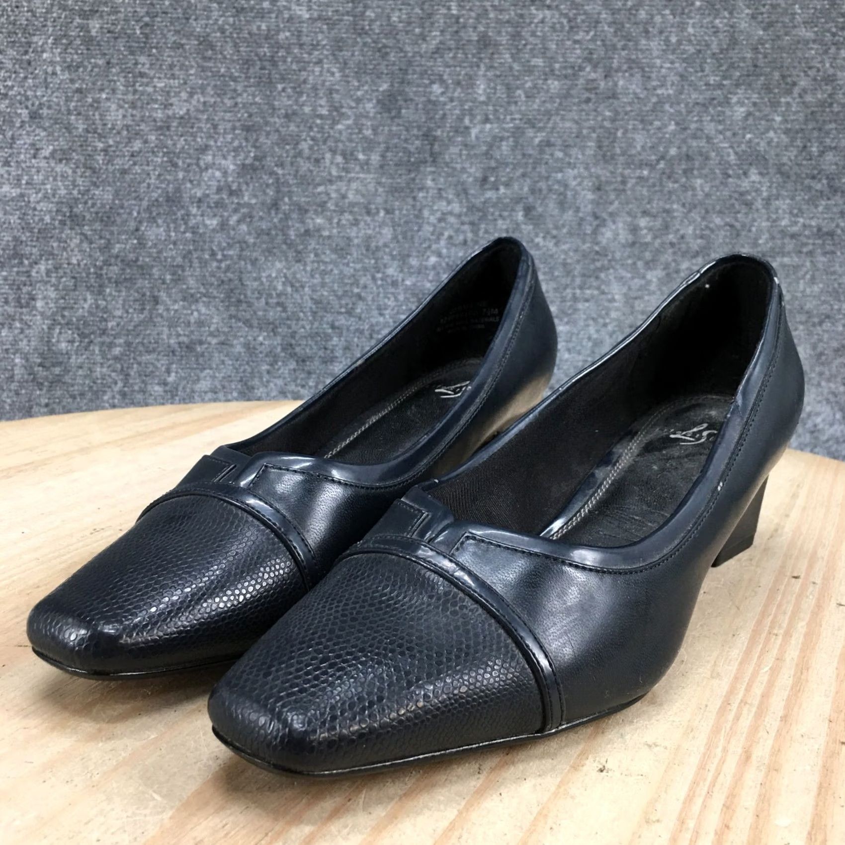 Vintage LifeStride Cap Womens Blue Heels Jermaine Slip Toe Pumps Faux Leather Size ONE SIZE - 7 Thumbnail