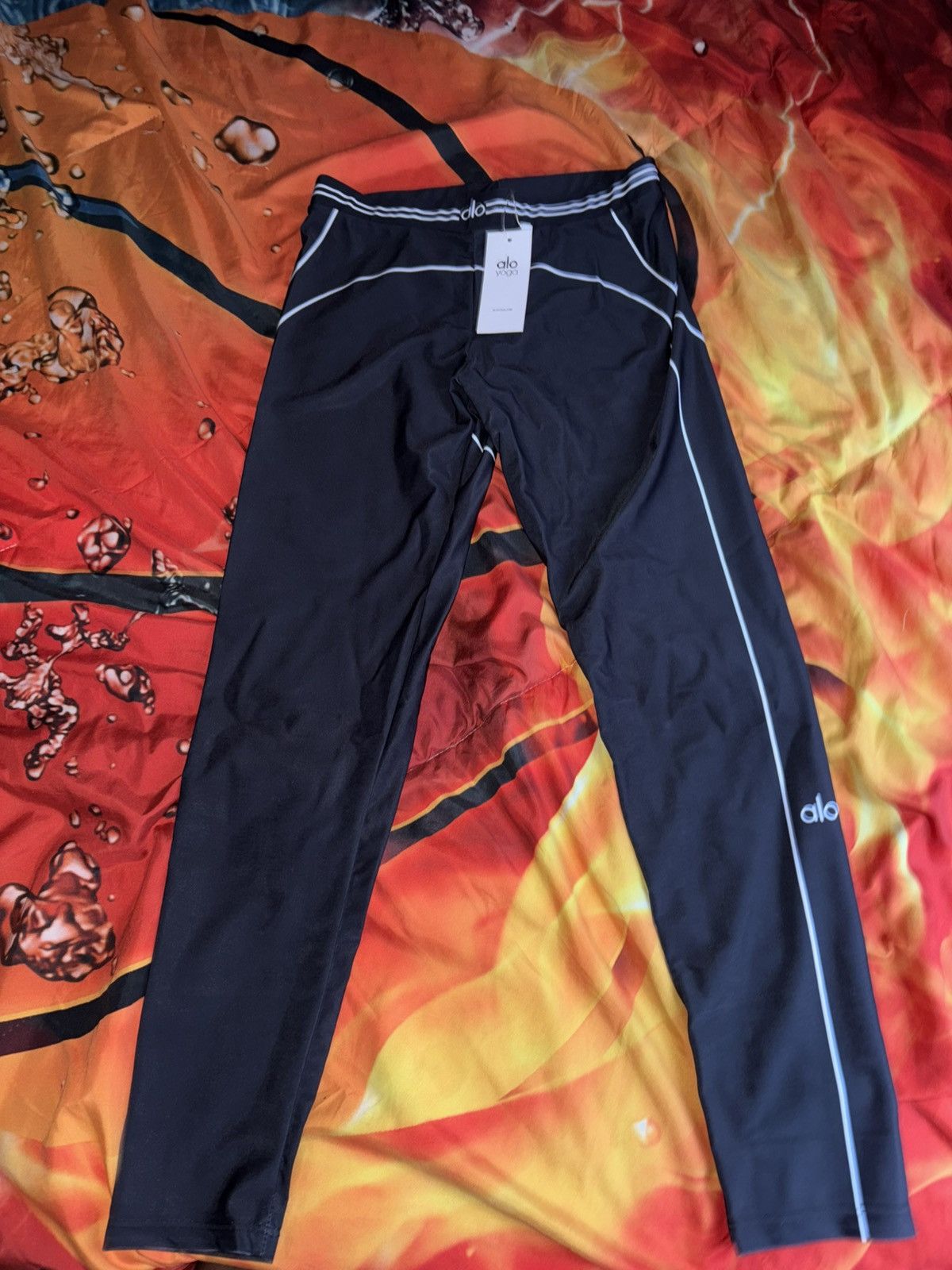Alo Yoga Alo Yoga Black Matching Set NWT Leggings + Sports Bra Size 28" / US 6 / IT 42 - 2 Thumbnail