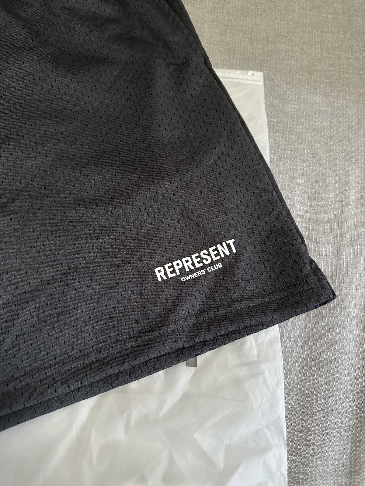 Represent Clo. Represent Owner Club Mesh Short Size Medium Size US 32 / EU 48 - 2 Thumbnail