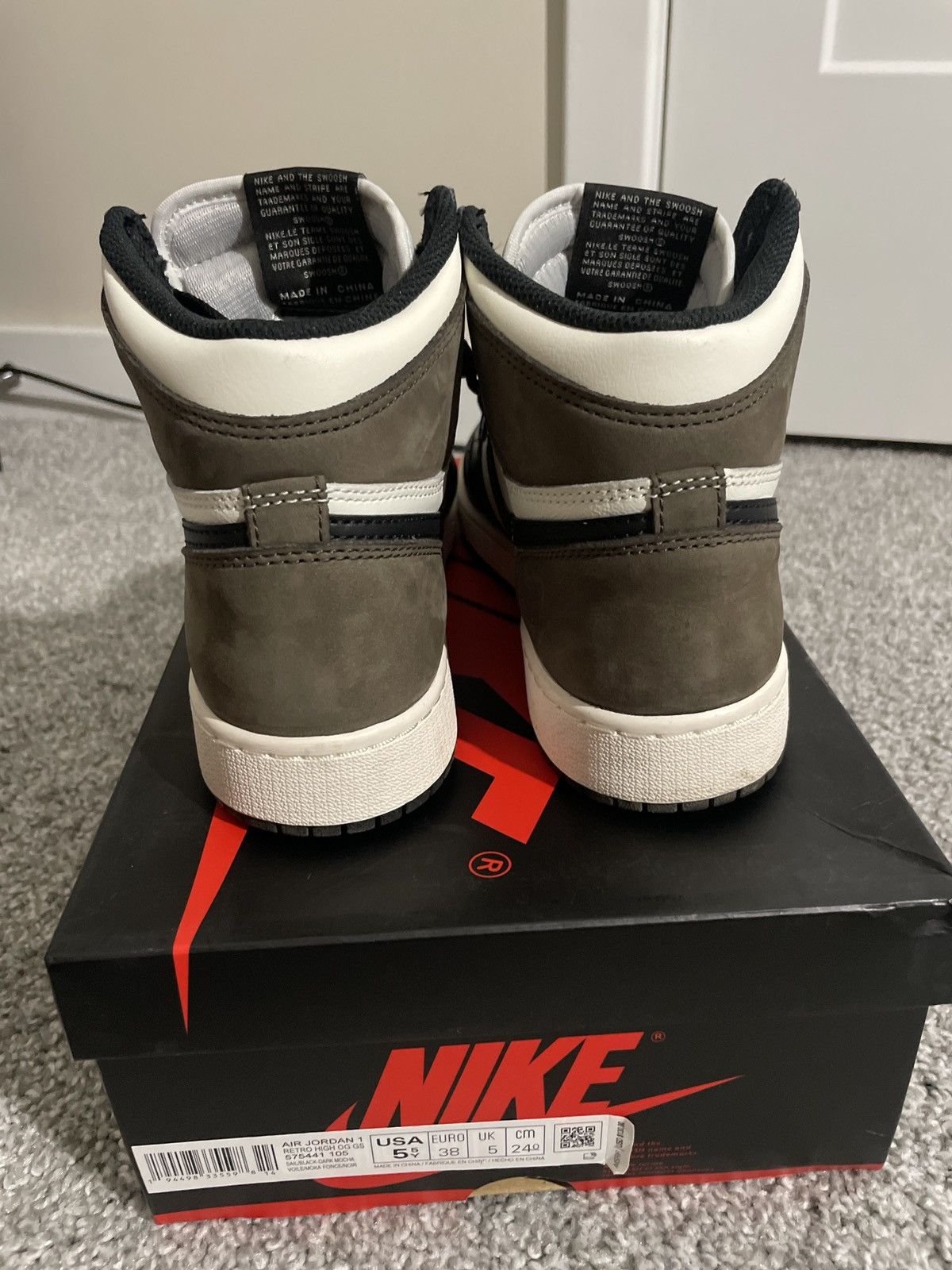 Jordan Brand × Nike Jordan 1 High GS “Mocha” Size 5.5Y Size US 5.5 / EU 38 - 9 Thumbnail