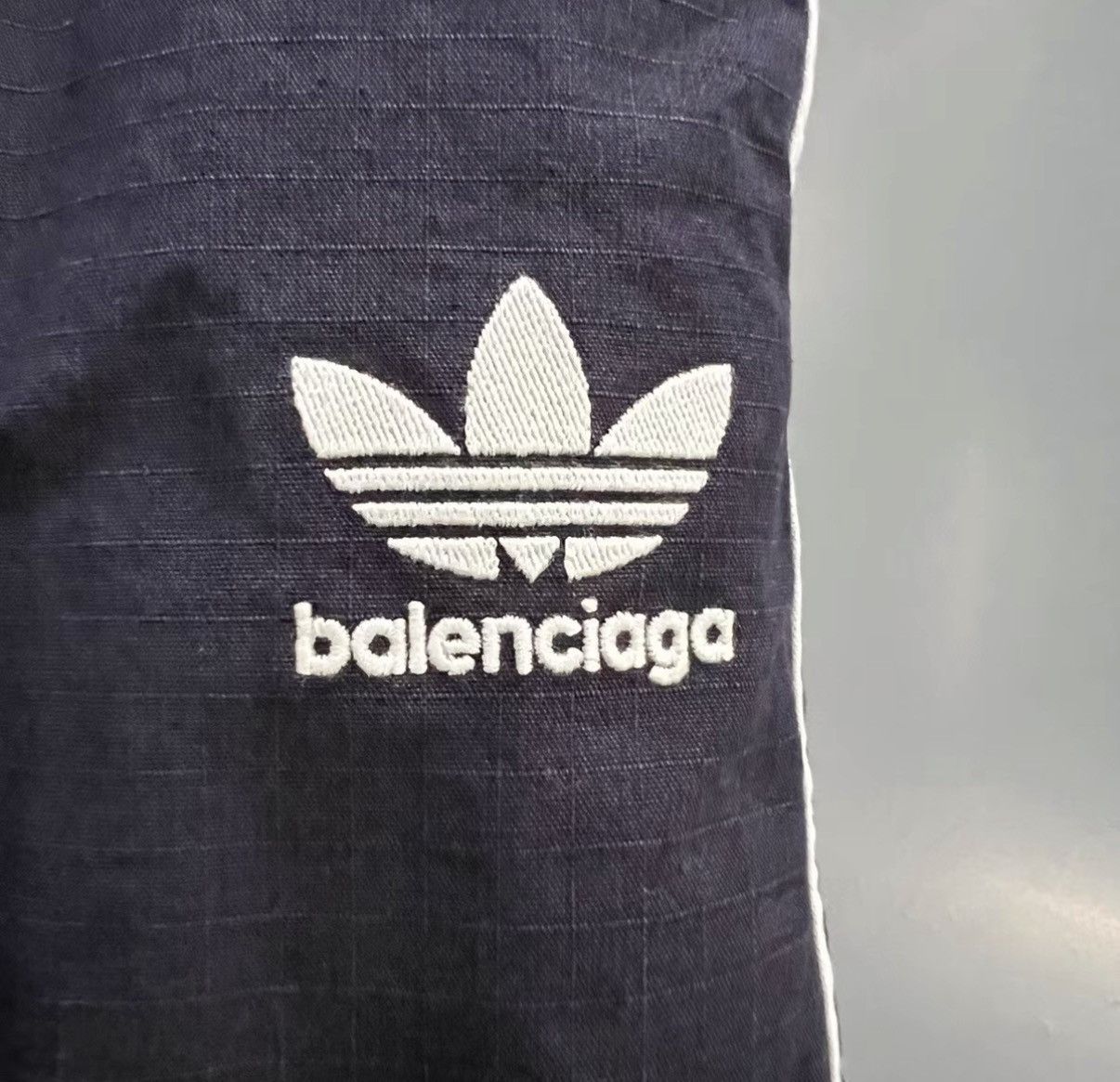 Balenciaga Balenciaga × Adidas Trefoil Logo Shorts J41 Size US 36 / EU 52 - 3 Thumbnail