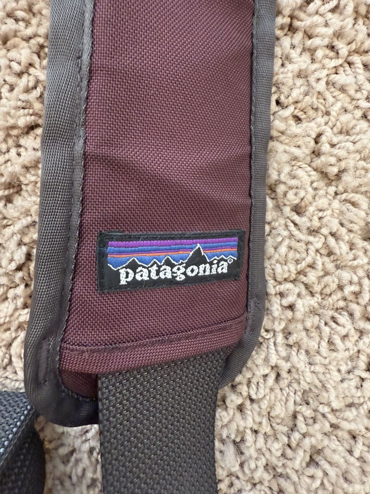 Patagonia Patagonia Messenger Bag - Plum/Marroon & silver Size ONE SIZE - 3 Thumbnail