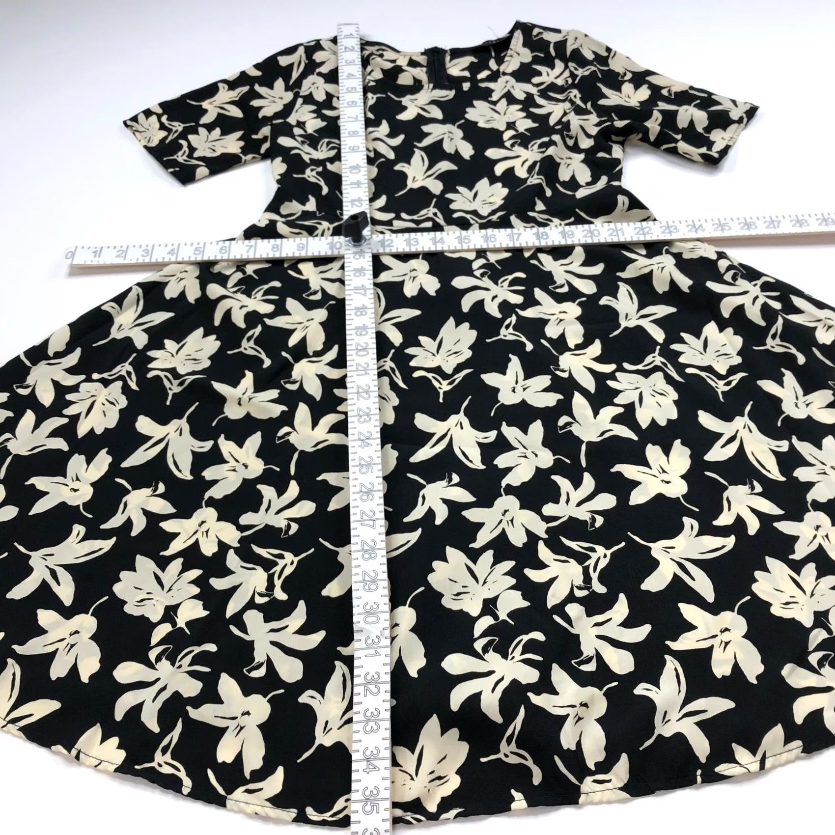Anthropologie Everly Anthropologie Small A-Line Mini Dress All Over Print Floral Black Ivory Short Sleeve Pullover Round Neck Lined Women's Mini Dress Size S / US 4 / IT 40 - 5 Thumbnail