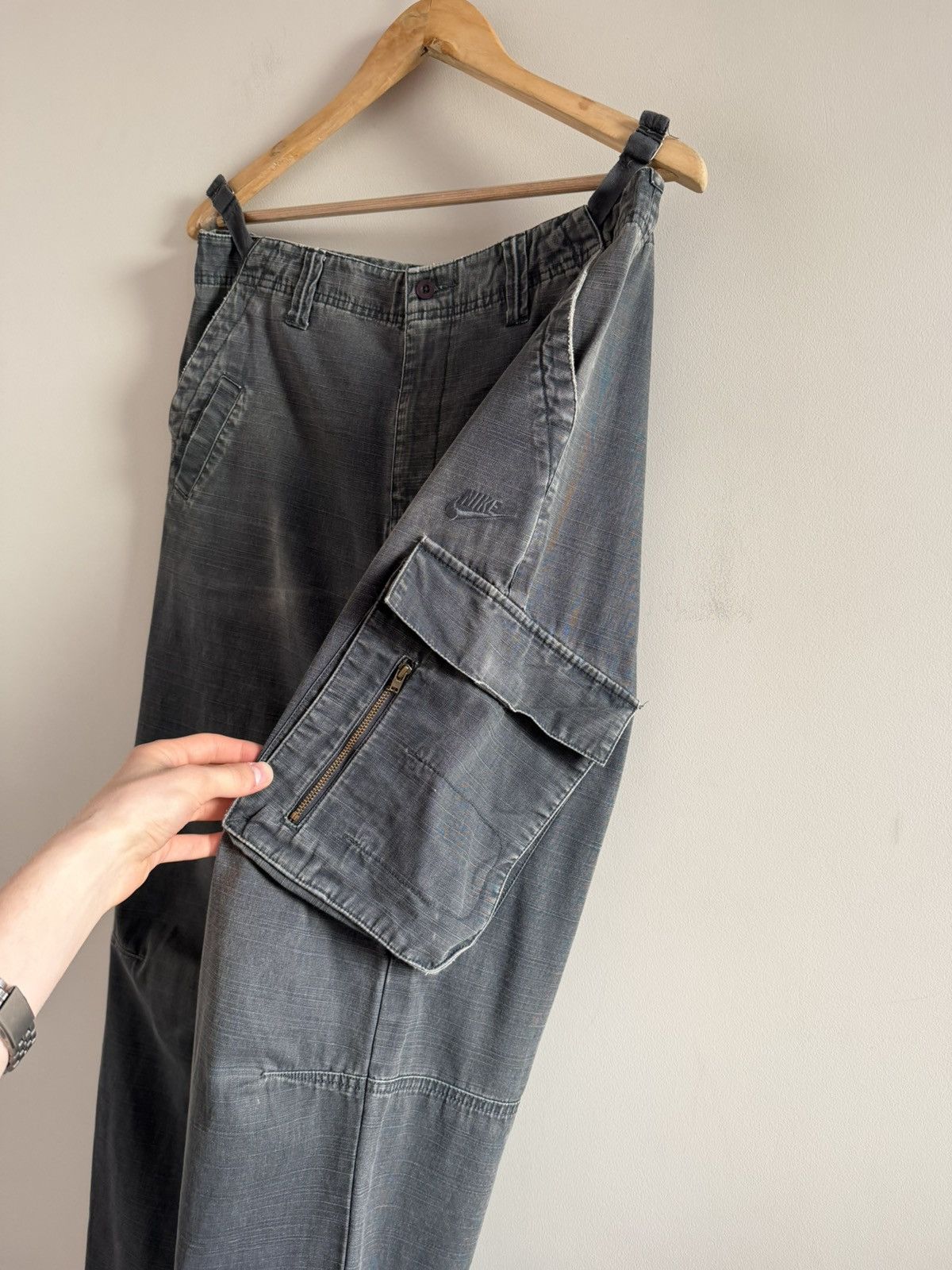 Vintage Nike Vintage Cargo Pants Faded Distressed Grey Size US 30 / EU 46 - 4 Thumbnail