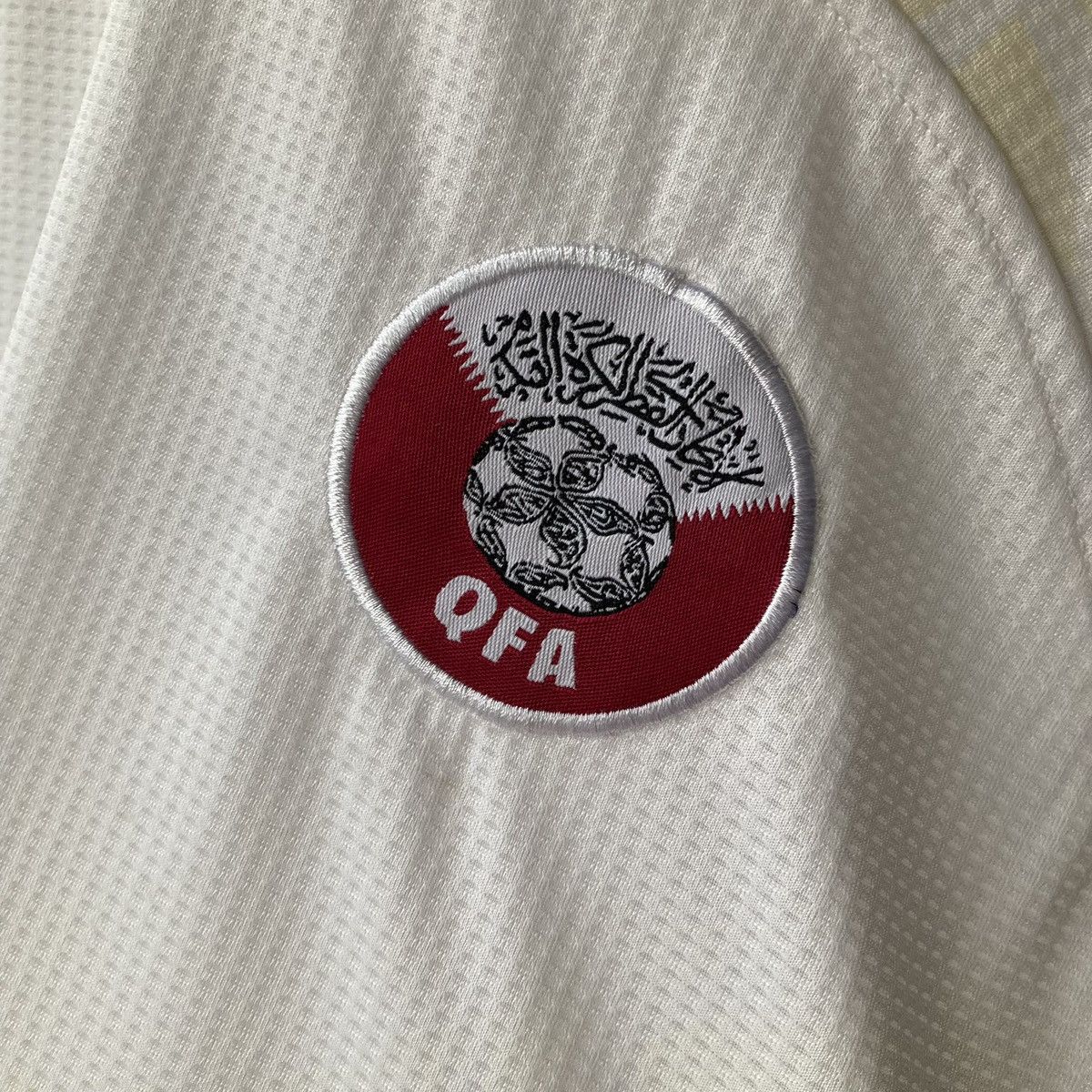 Vintage Qatar Jersey Retro Tee Blokcore Style Streetwear Y2k Size US XL / EU 56 / 4 - 2 Thumbnail