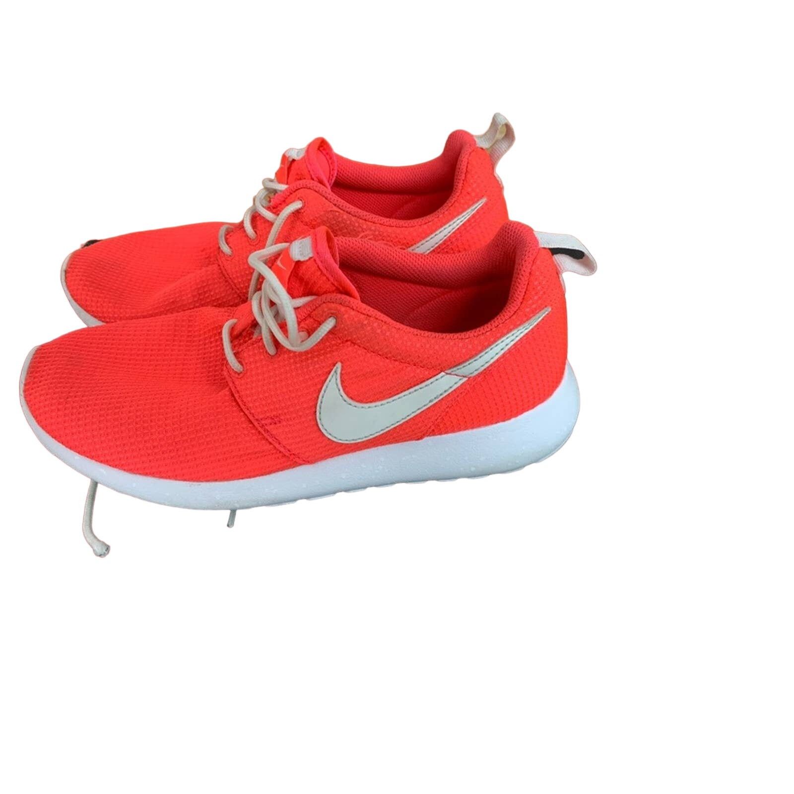 Nike NIKE ROSHE WOMENS 7.5 HYPER PUNCH SHOES LIKE NEW Size US 7.5 / IT 37.5 - 4 Thumbnail