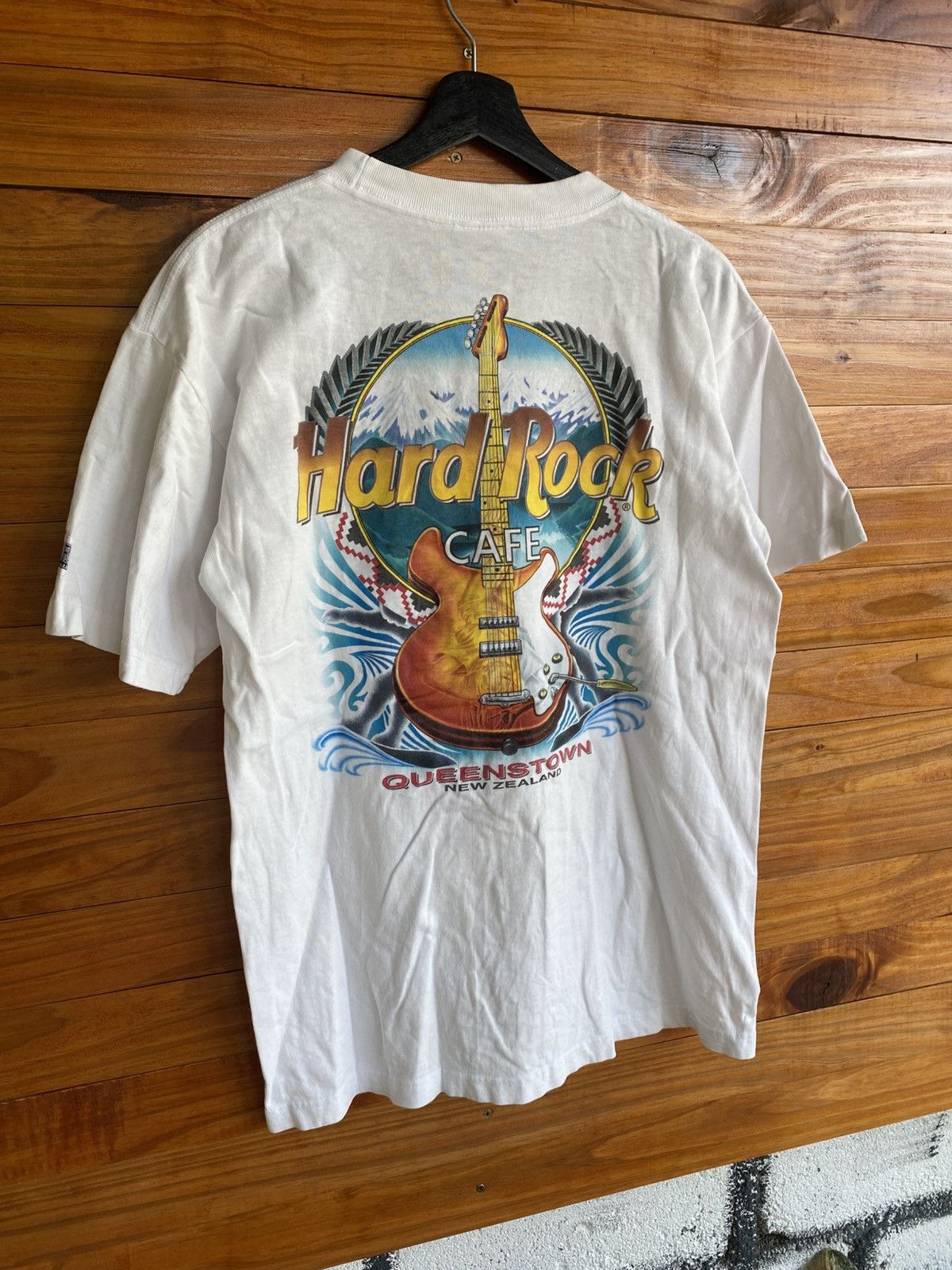 Hard Rock Cafe Vintage Hard Rock Cafe Queenstown New Zealand White Graphic Size US S / EU 44-46 / 1 - 5 Thumbnail