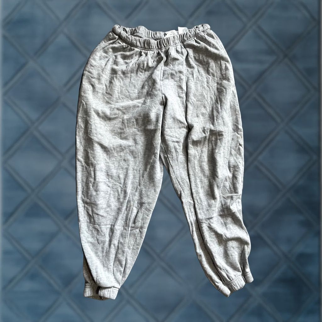 H&M H&M Divided Sweatpants Gray Large Tapered Women’s Solid Size Size 26" / US 2 / IT 38 - 1 Thumbnail